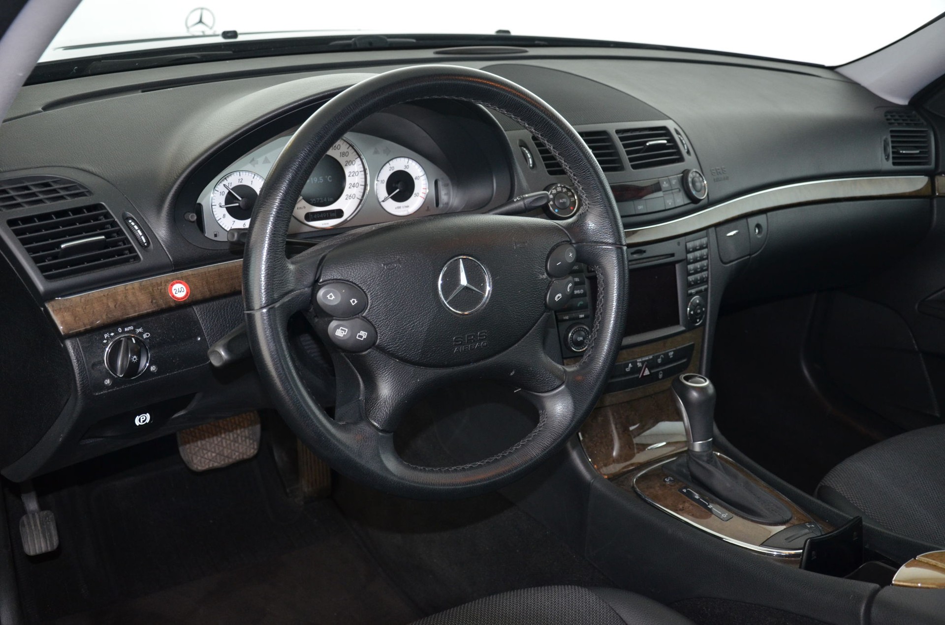 MERCEDES-BENZ E 220 CDI Avantgarde-image-8