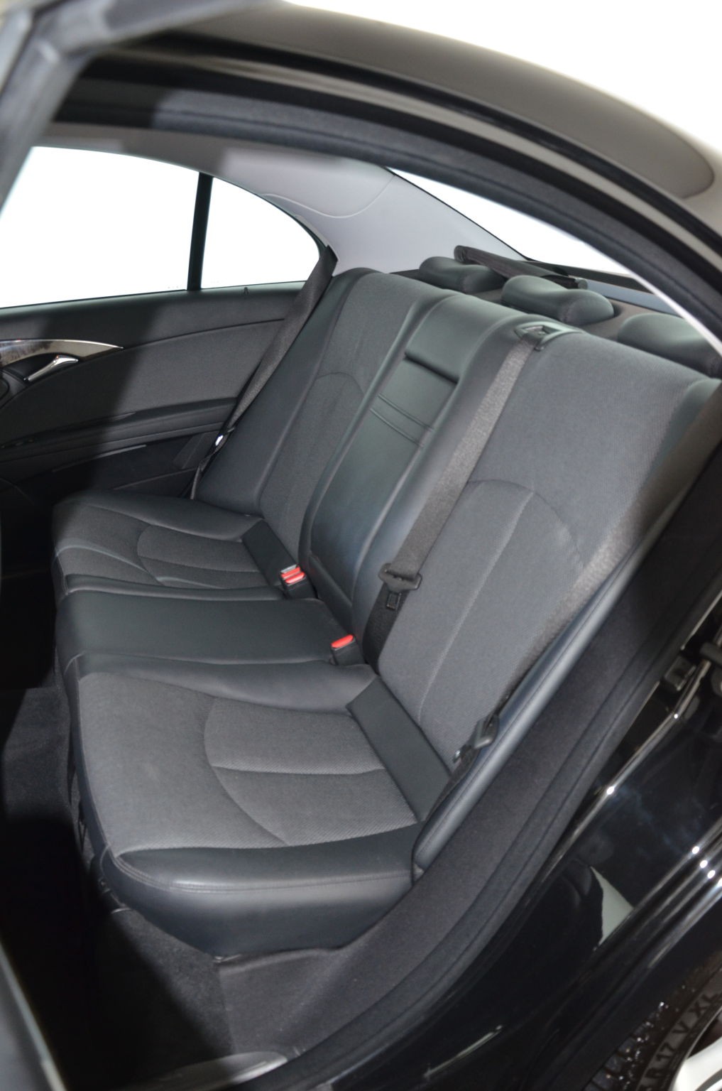 MERCEDES-BENZ E 220 CDI Avantgarde-image-11