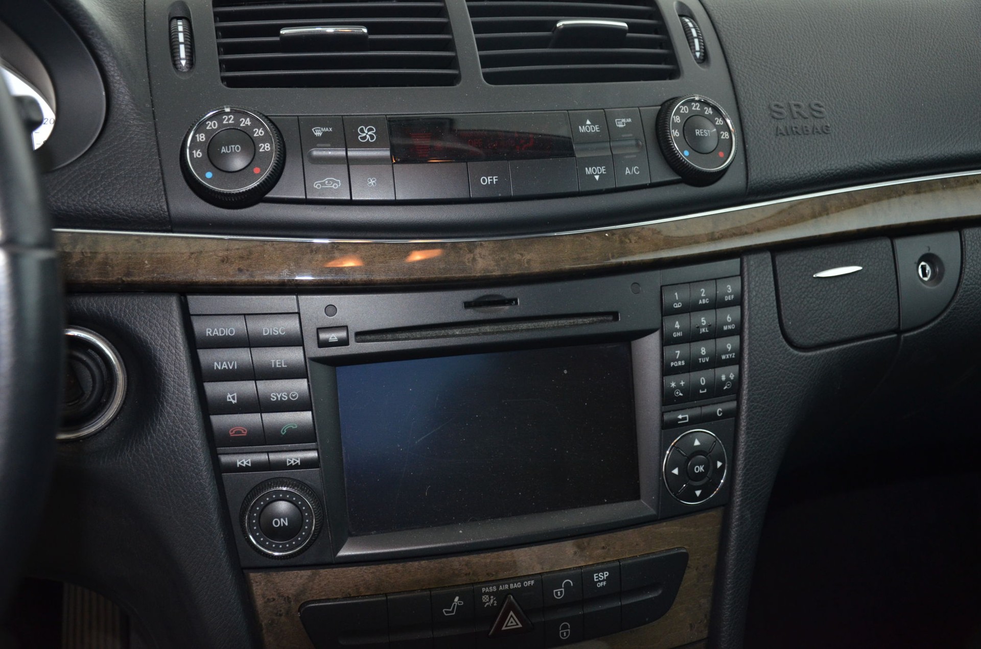 MERCEDES-BENZ E 220 CDI Avantgarde-image-14