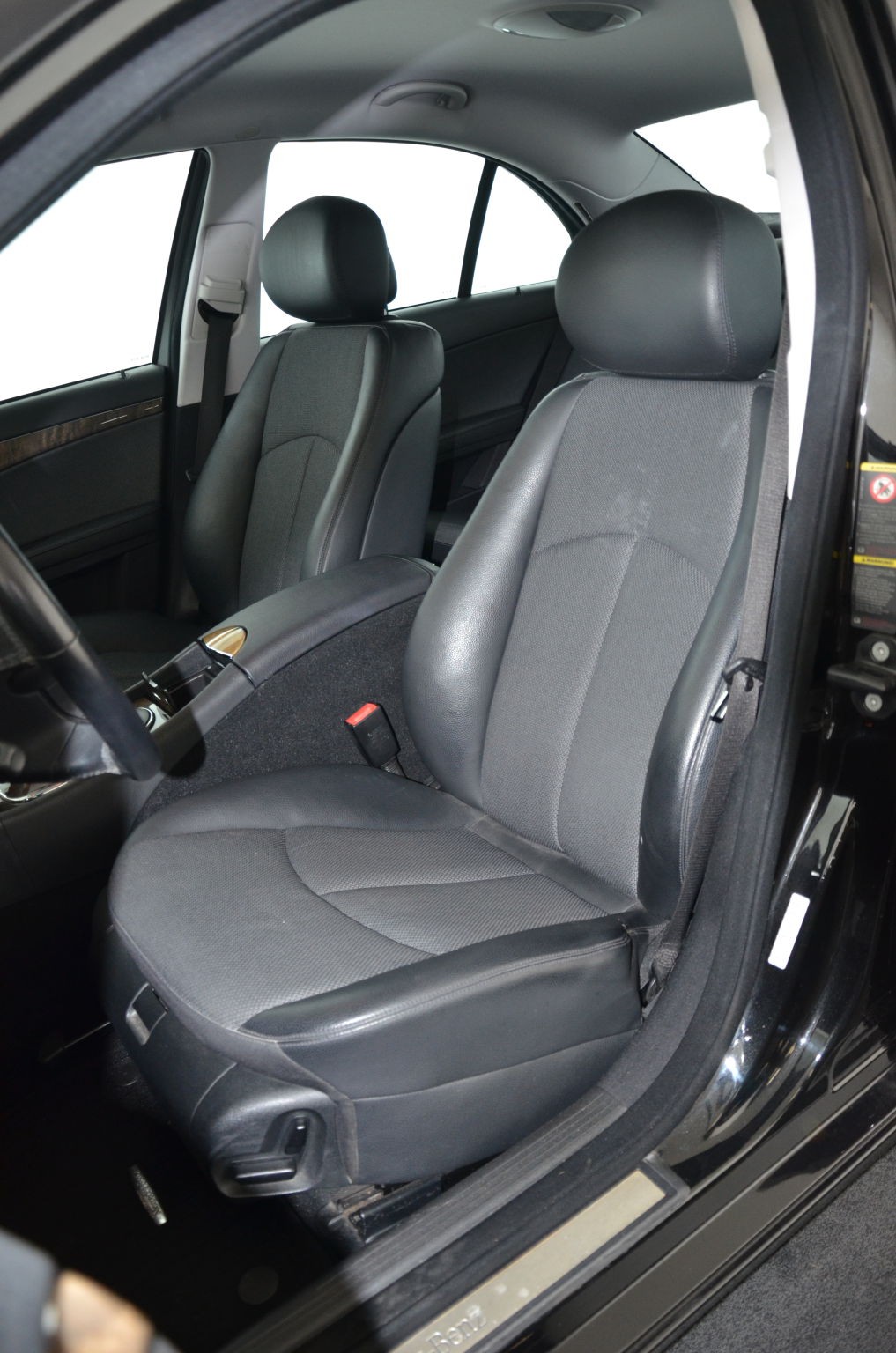 MERCEDES-BENZ E 220 CDI Avantgarde-image-10