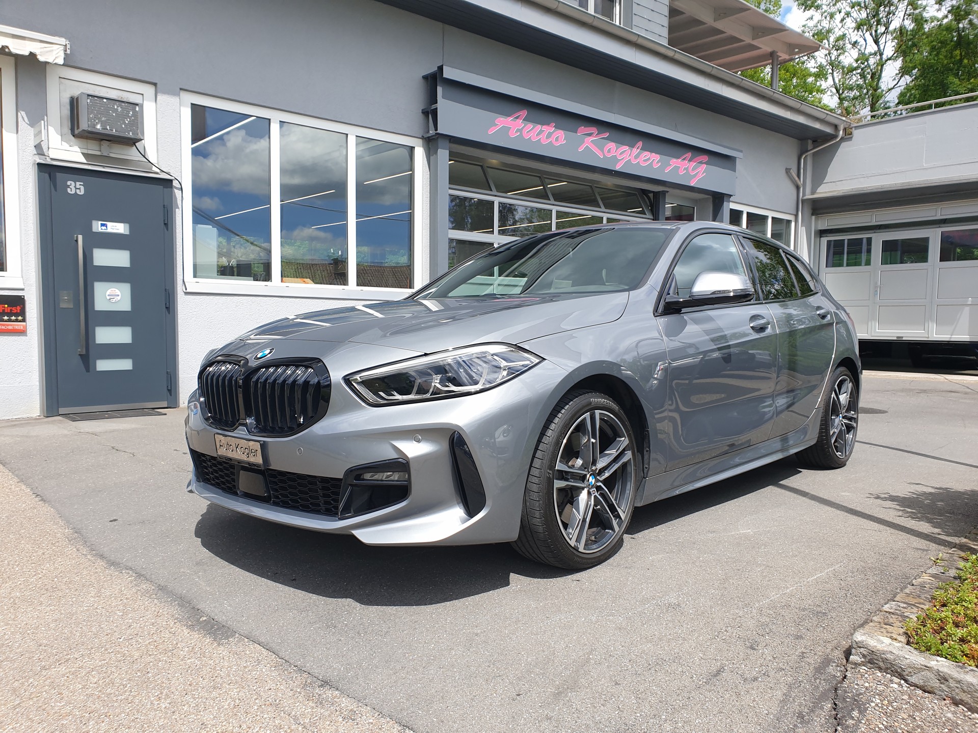 BMW 120i M Sport Steptronic-image-0