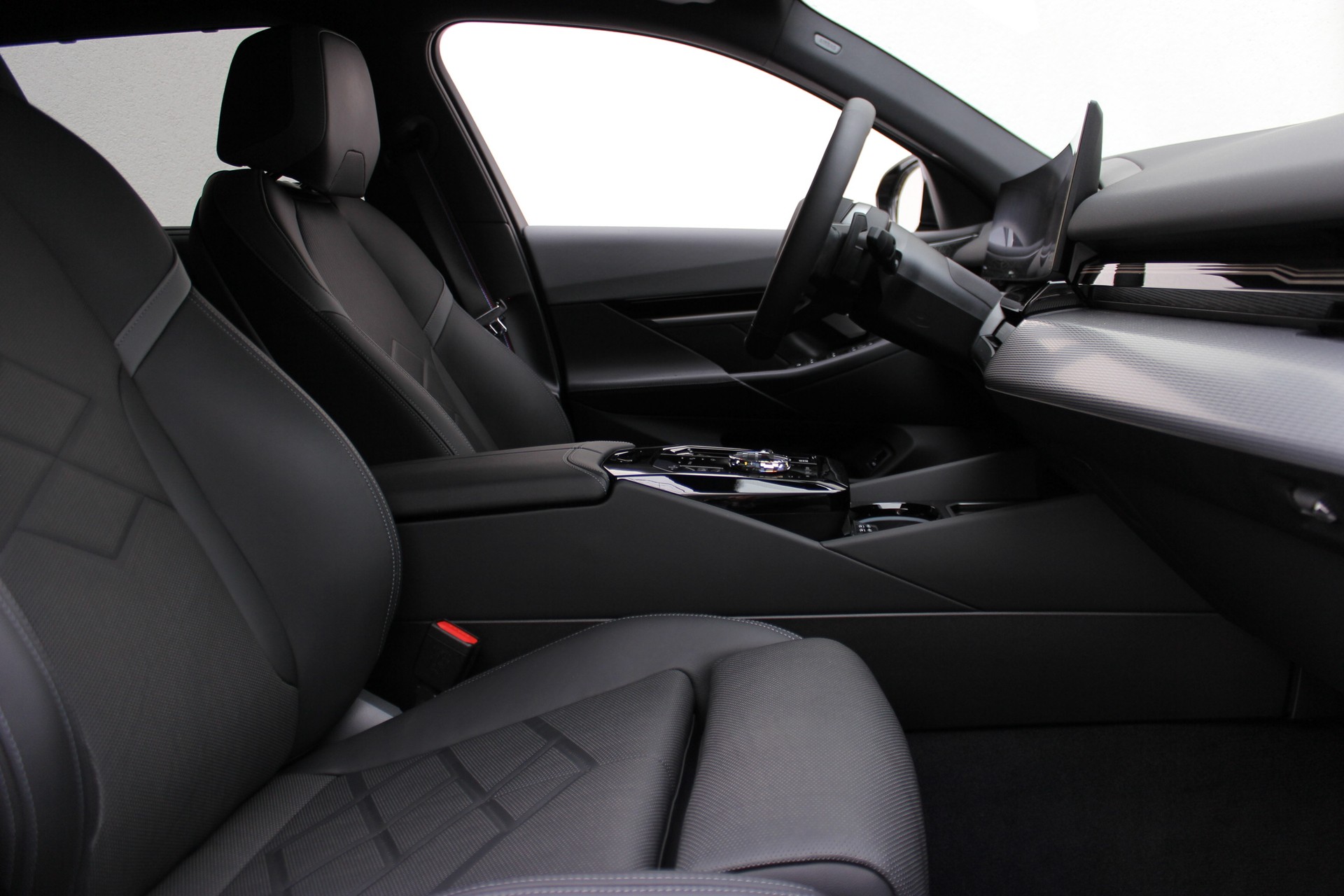 BMW 520d xDrive 48V Touring M Sport Pro-image-17