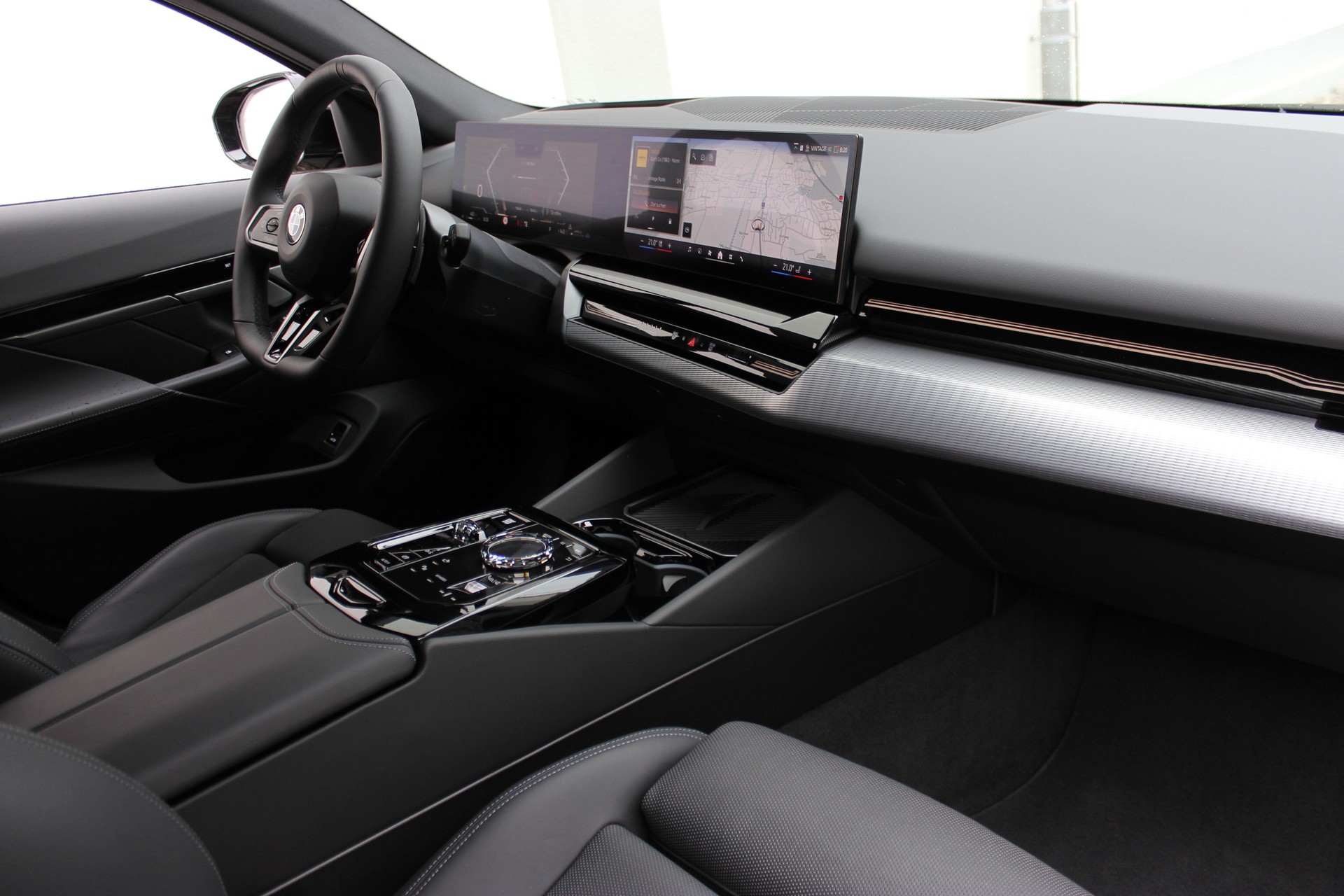 BMW 520d xDrive 48V Touring M Sport Pro-image-1