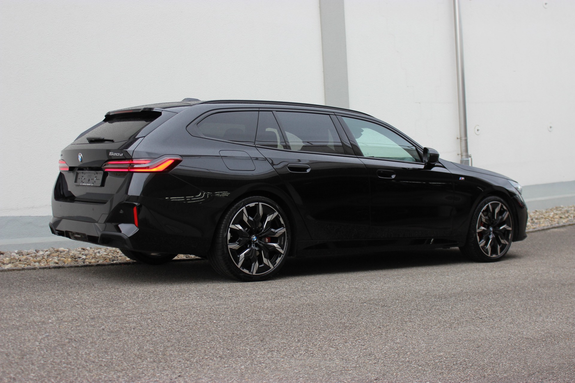BMW 520d xDrive 48V Touring M Sport Pro-image-2