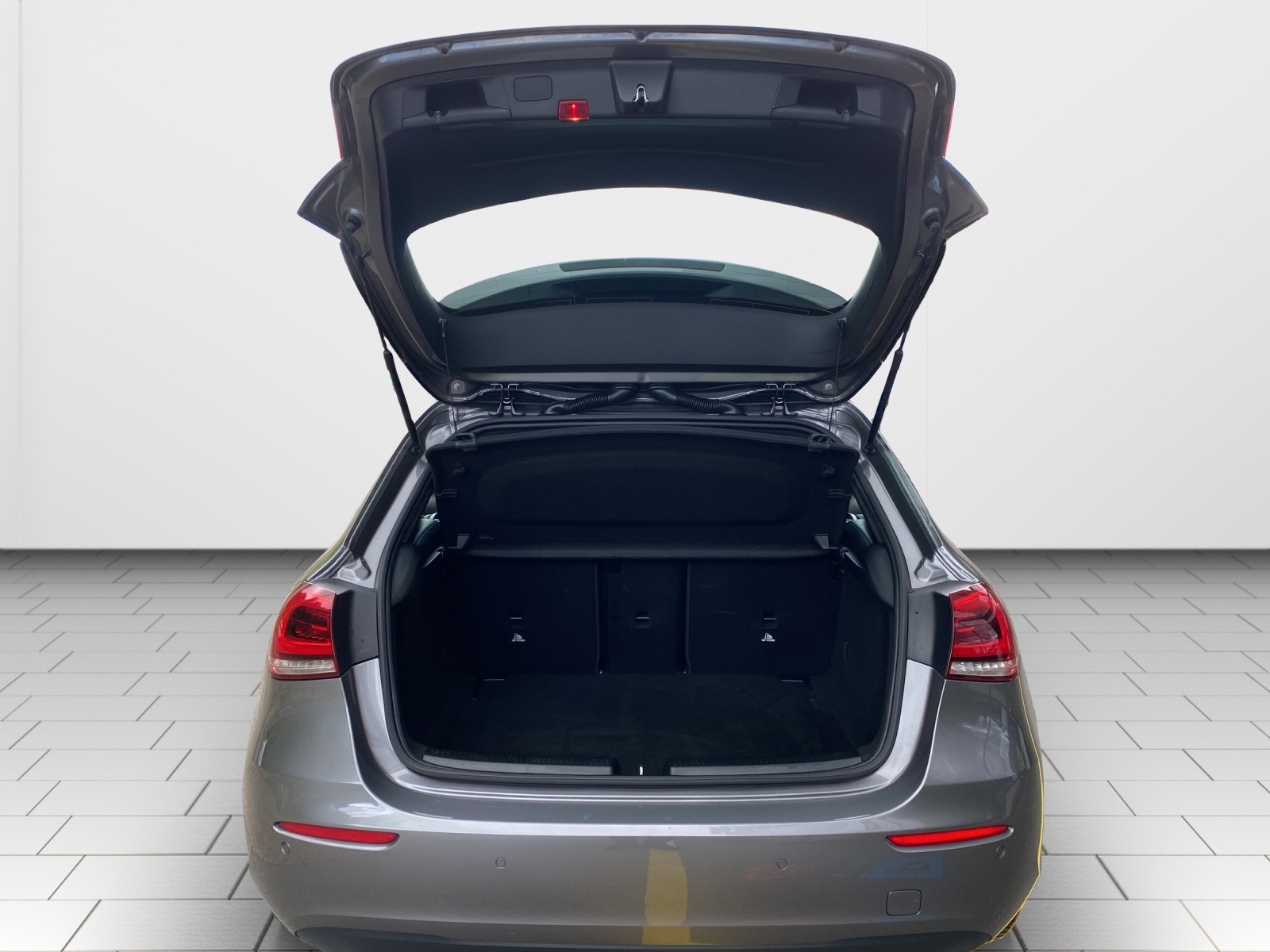 MERCEDES-BENZ A 180-image-18