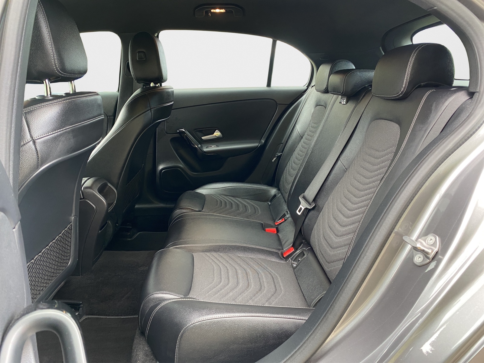 MERCEDES-BENZ A 180-image-16