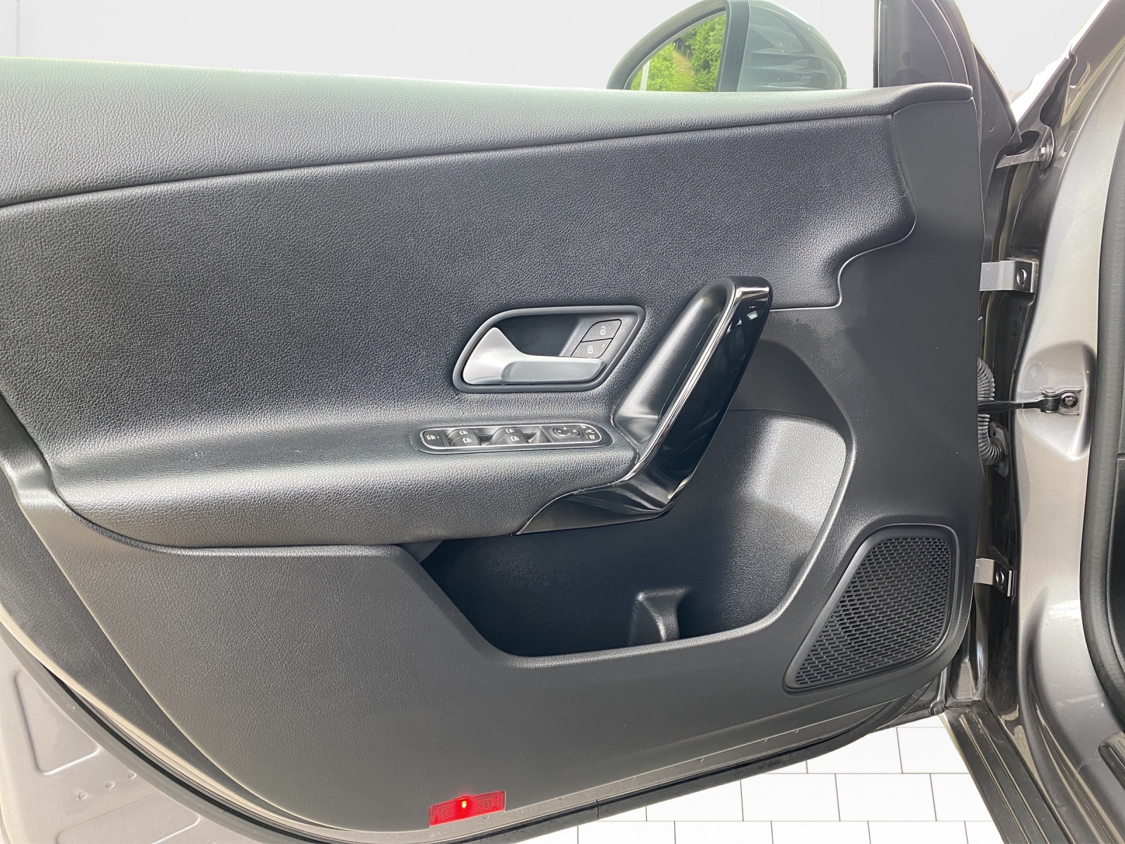 MERCEDES-BENZ A 180-image-11