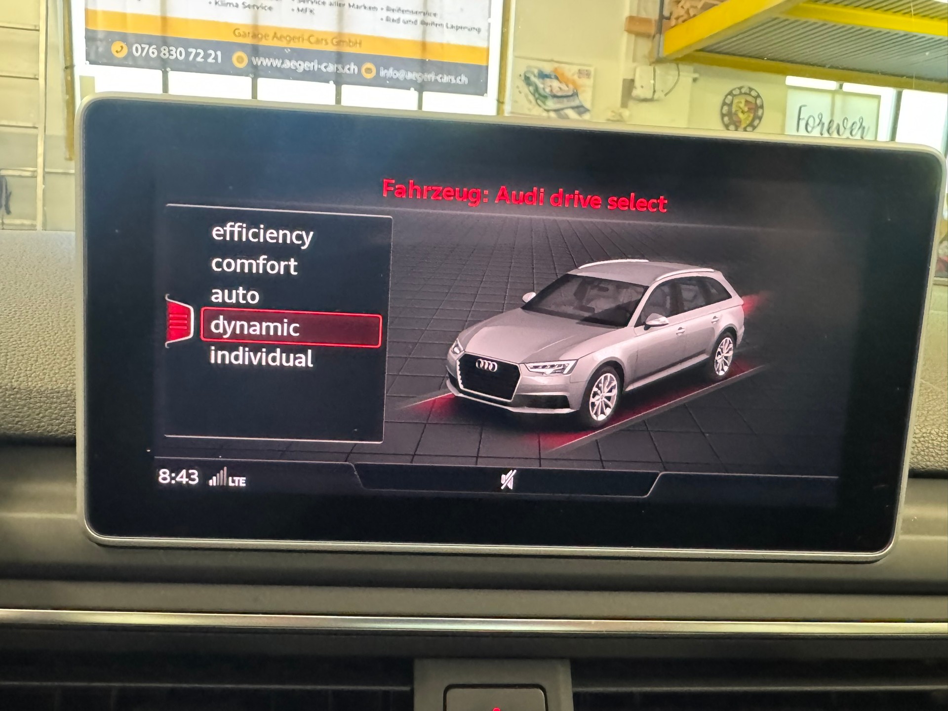 AUDI A4 Avant 2.0 TDI Design quattro S-tronic-image-17