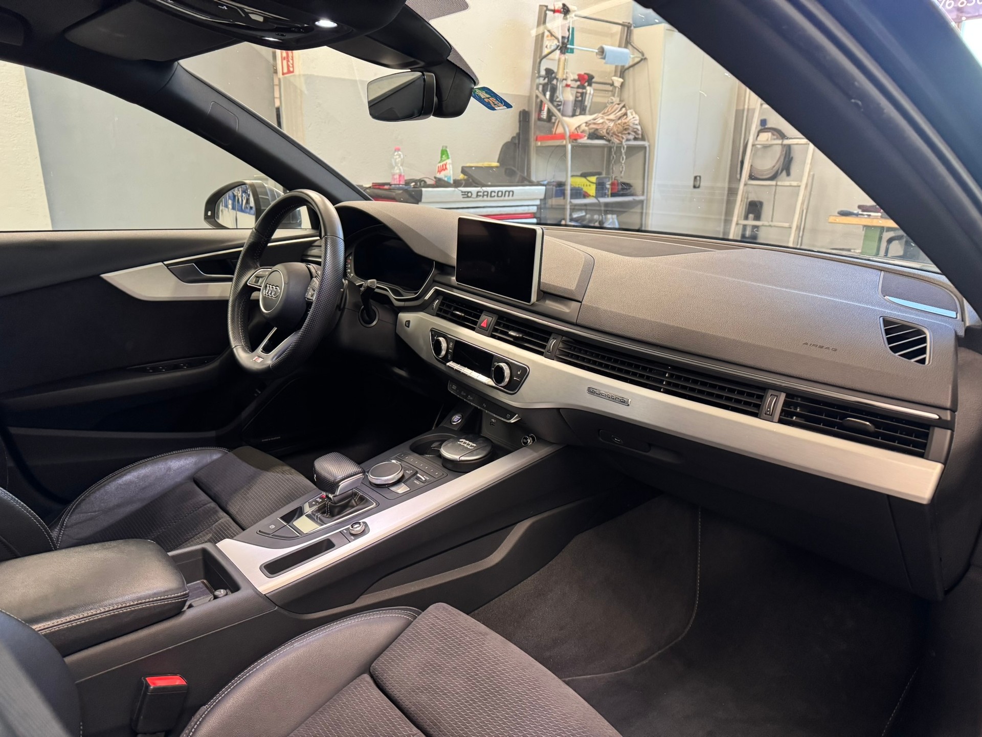 AUDI A4 Avant 2.0 TDI Design quattro S-tronic-image-8