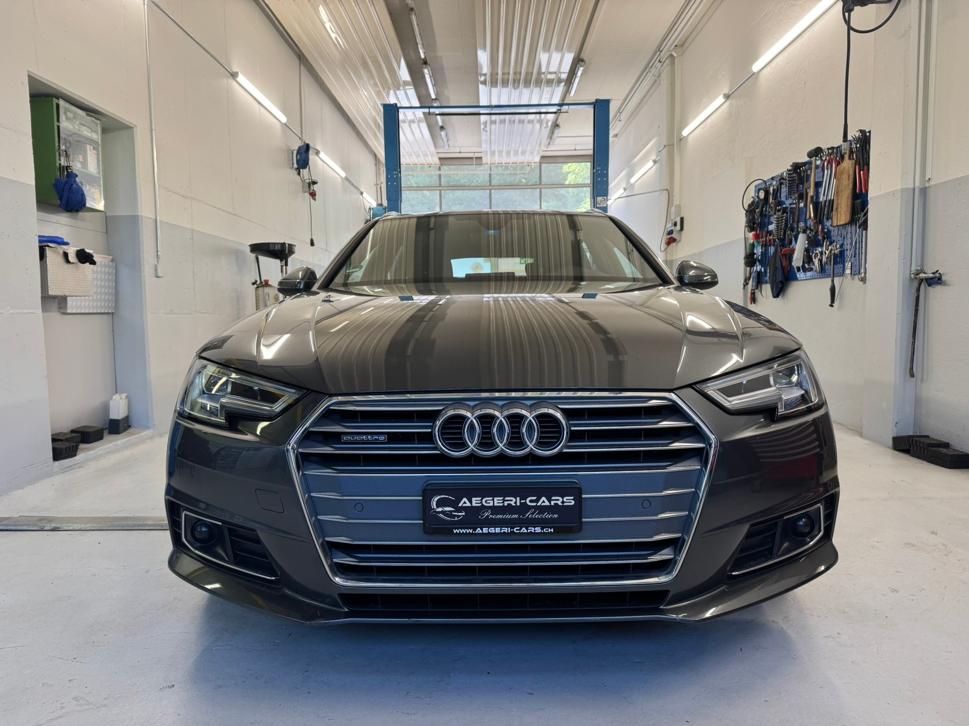 AUDI A4 Avant 2.0 TDI Design quattro S-tronic-image-1