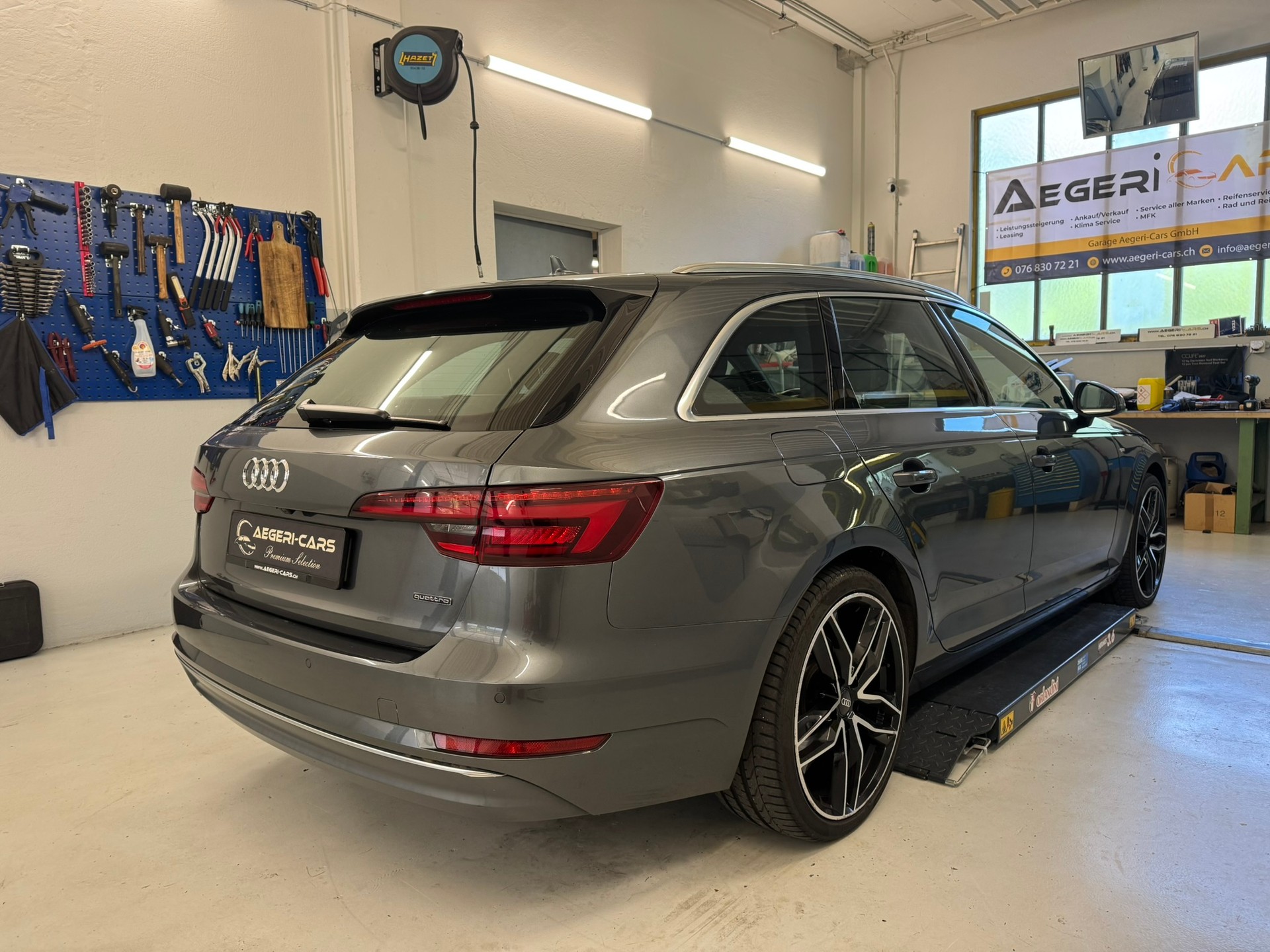 AUDI A4 Avant 2.0 TDI Design quattro S-tronic-image-3