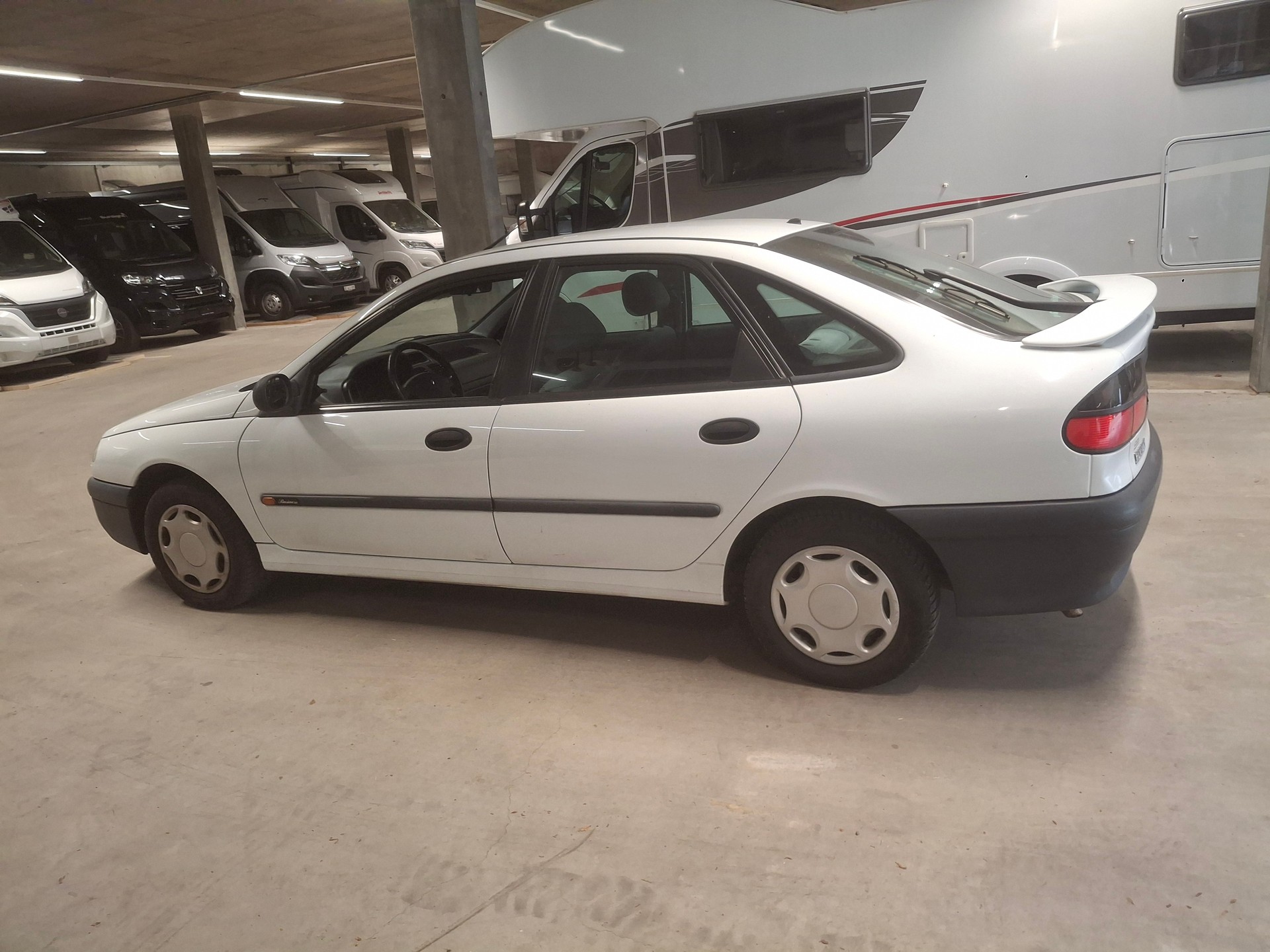 RENAULT Laguna 2.0 RXE Automatic-image-3