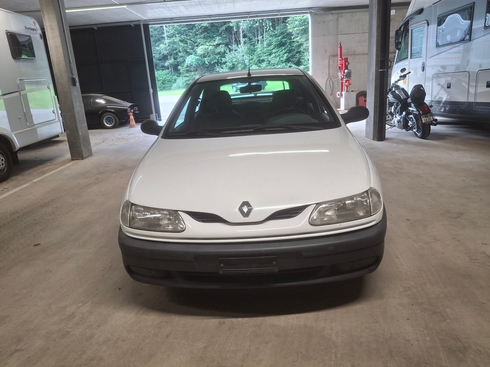 RENAULT Laguna 2.0 RXE Automatic-image-0