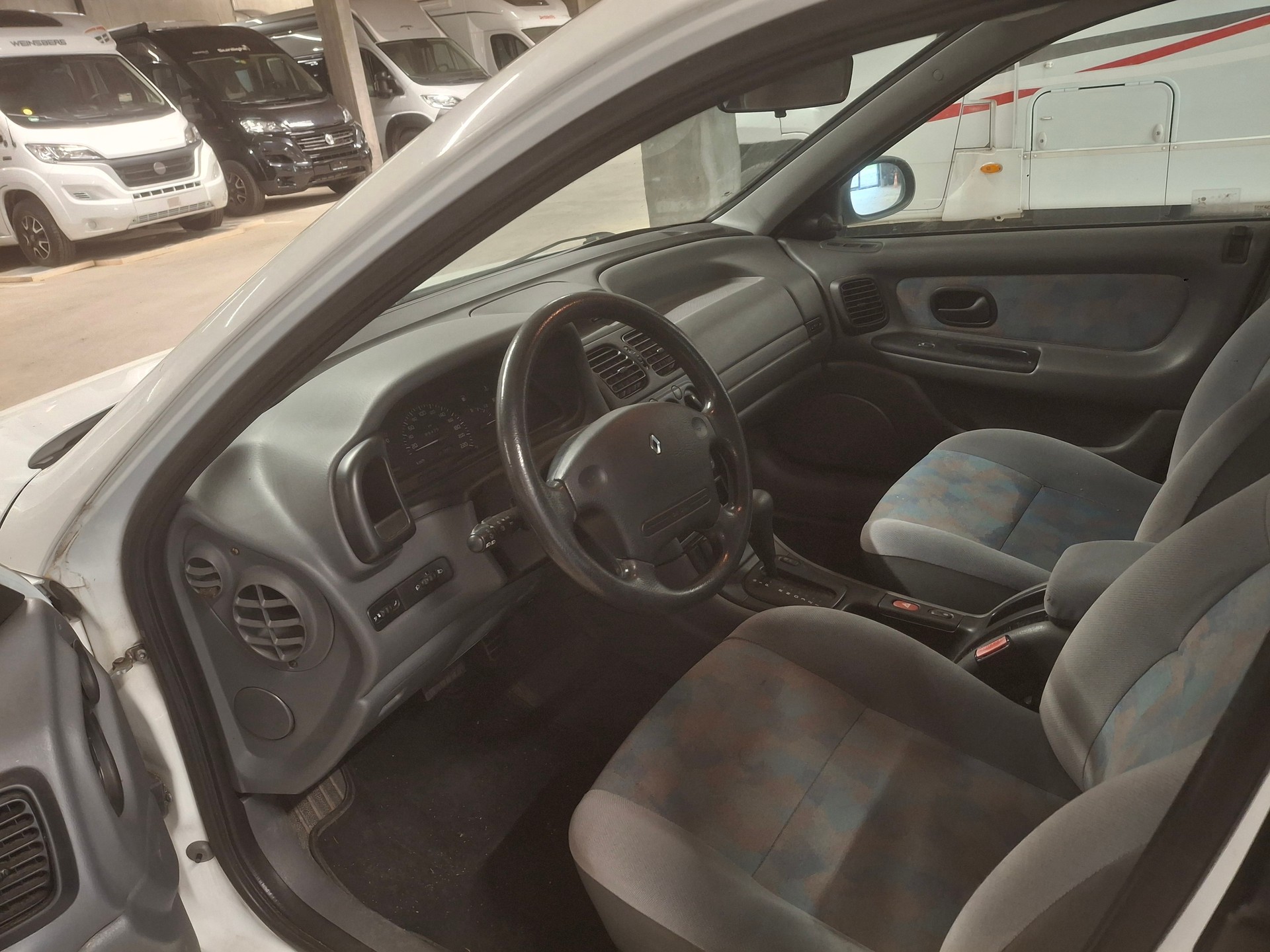 RENAULT Laguna 2.0 RXE Automatic-image-4