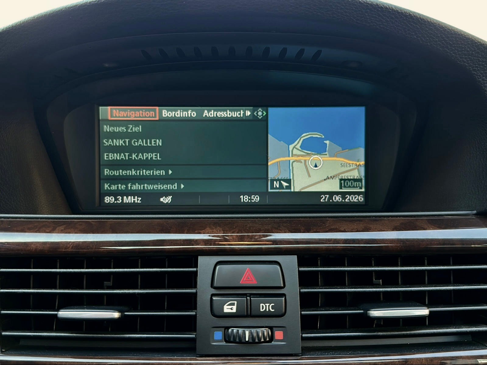 BMW 330i-image-9