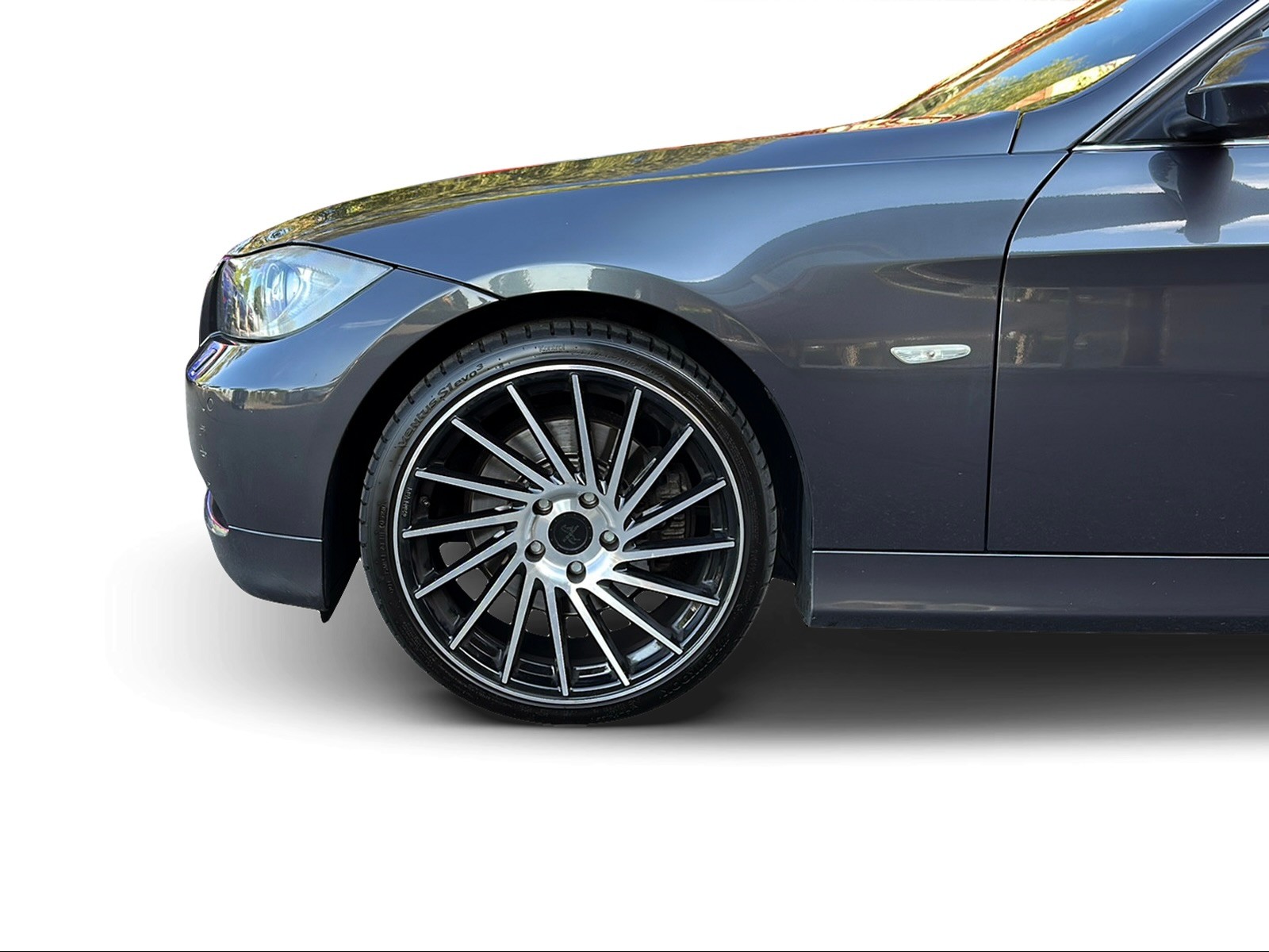 BMW 330i-image-3