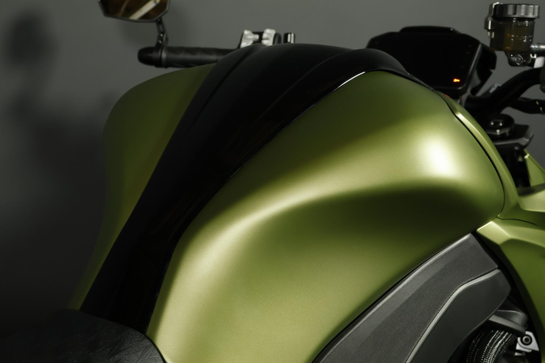 KAWASAKI Z 1100 *Army Edition* Level 3-image-8