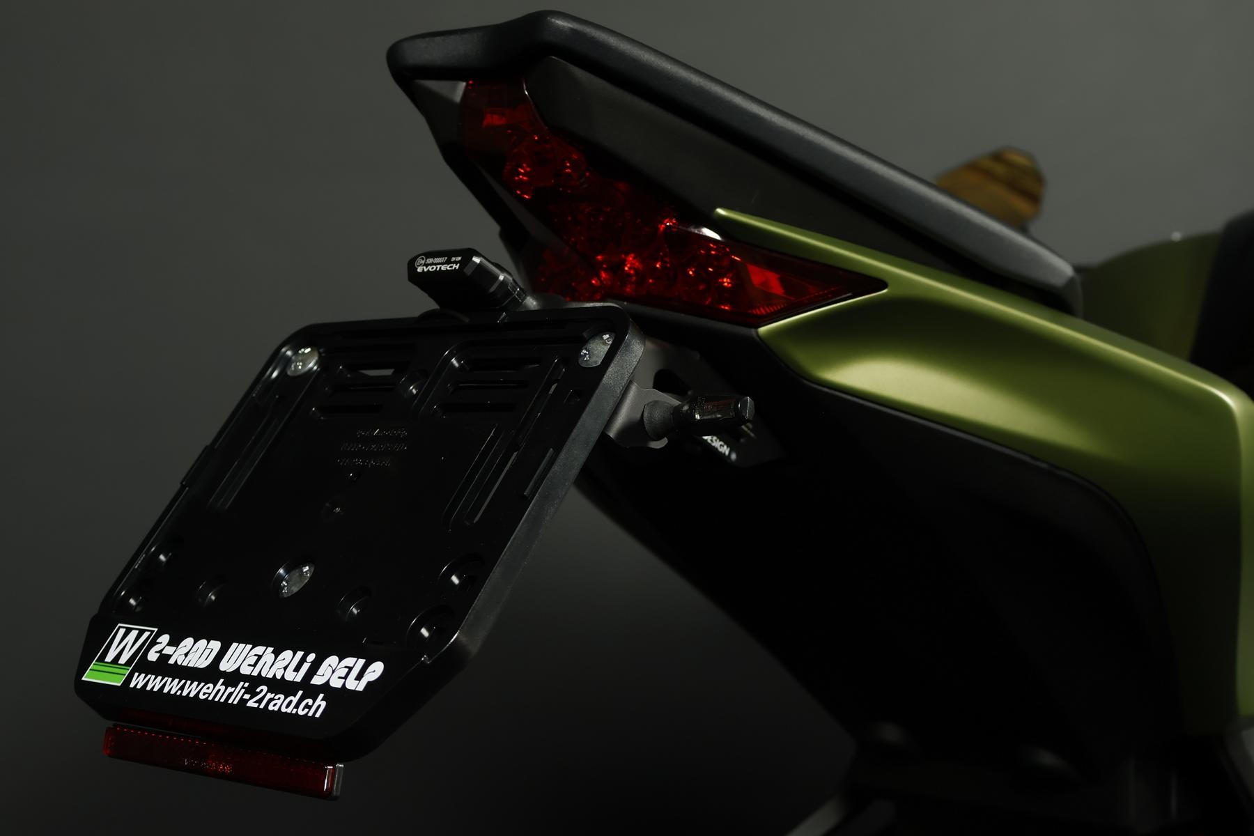 KAWASAKI Z 1100 *Army Edition* Level 3-image-10