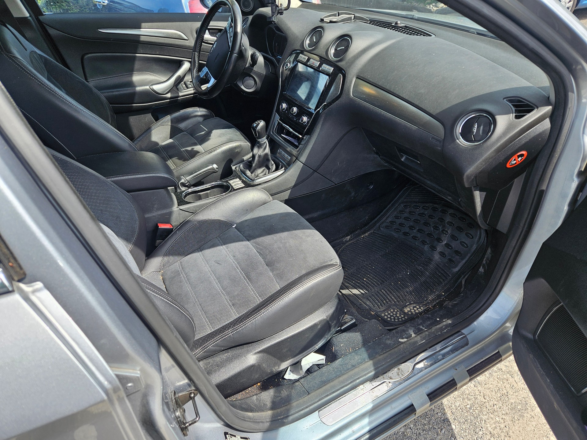FORD Mondeo 2.0i 16V Titanium Executive-image-10