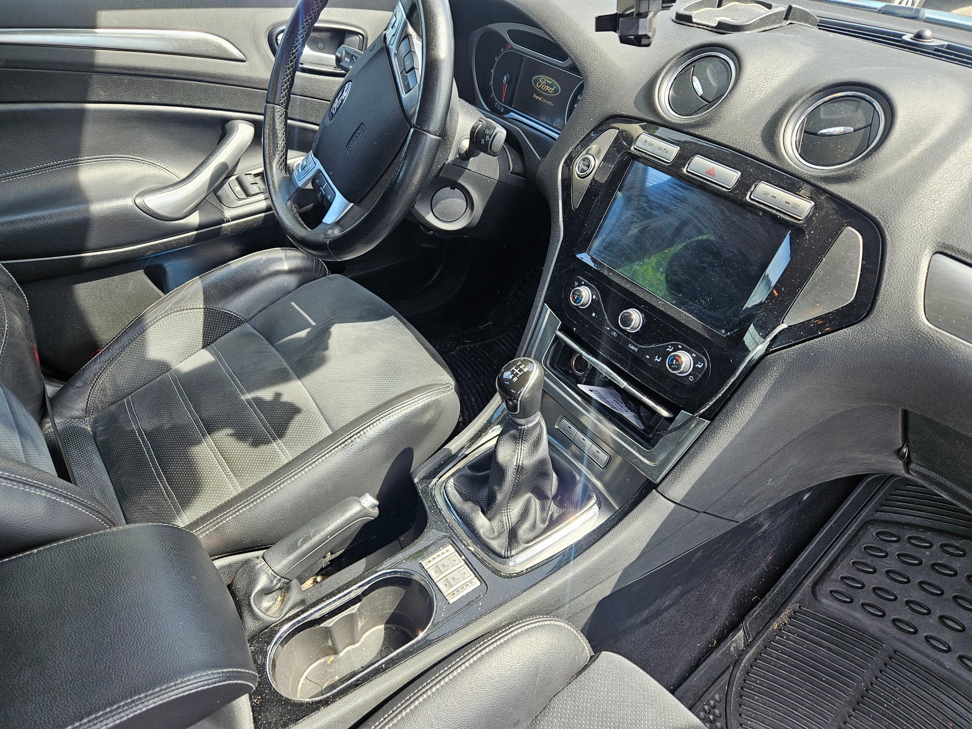 FORD Mondeo 2.0i 16V Titanium Executive-image-8