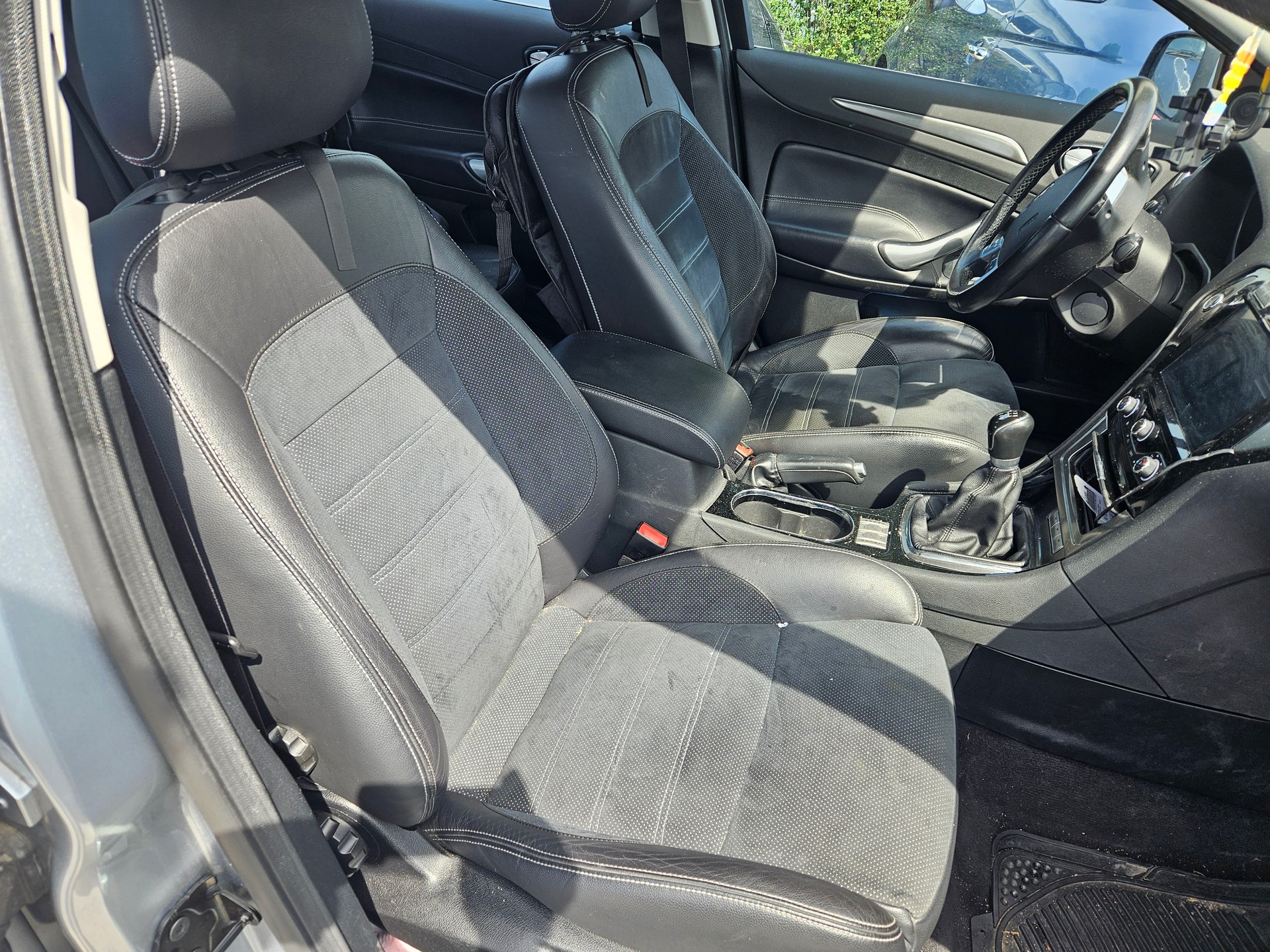 FORD Mondeo 2.0i 16V Titanium Executive-image-9