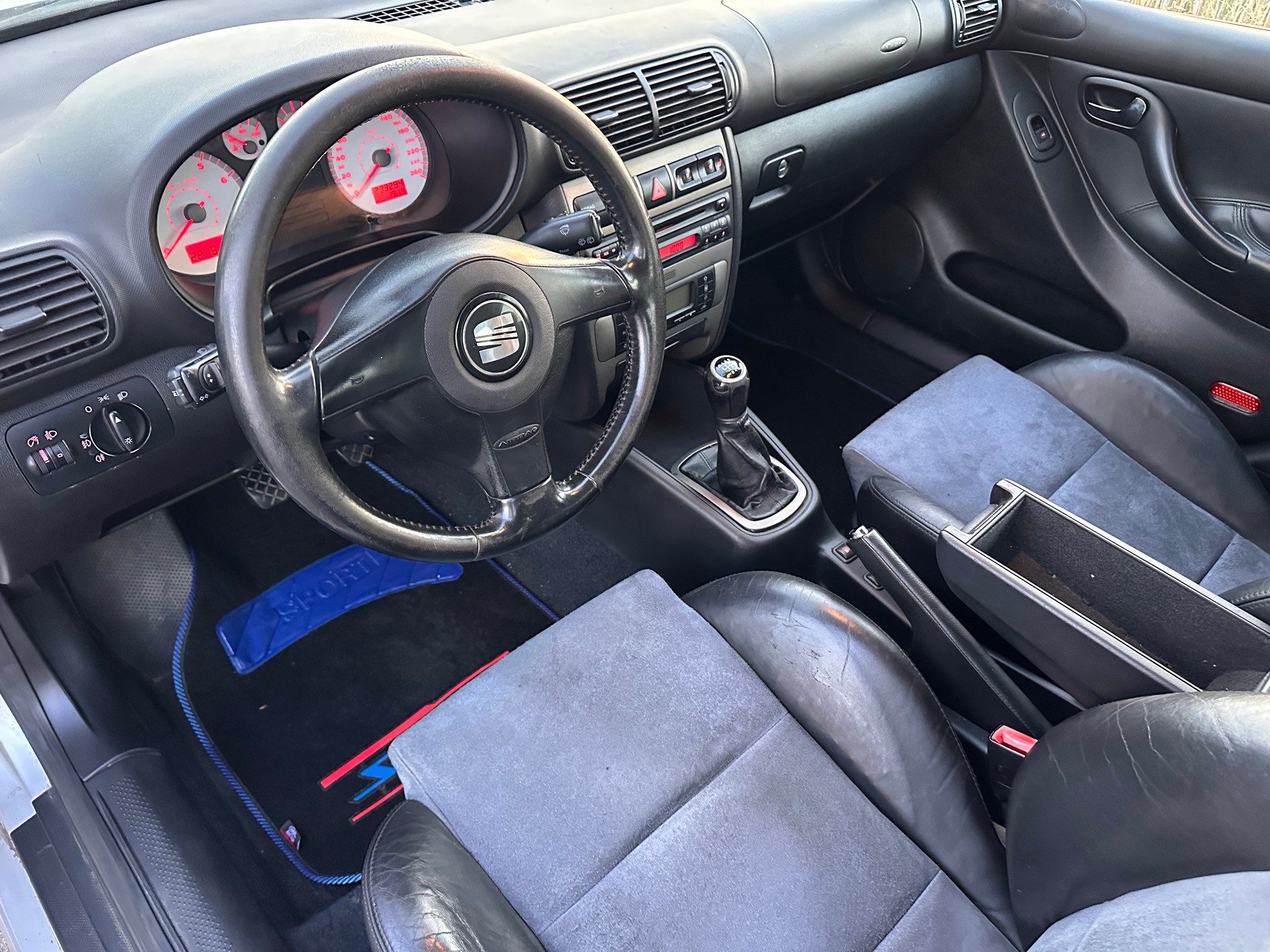 SEAT Leon 1.8 T Top Sport-image-4