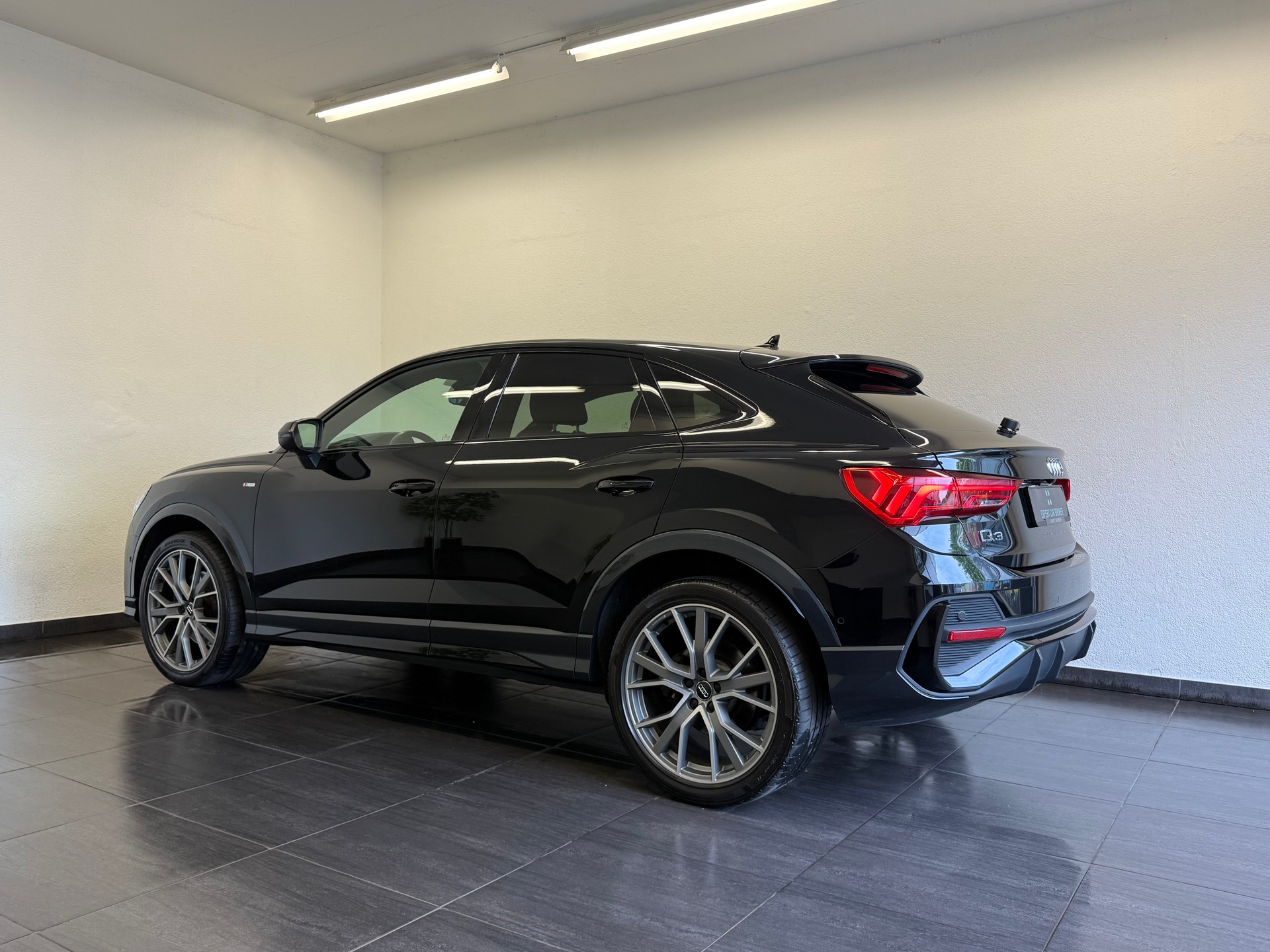 AUDI Q3 Sportback 45 TFSI S line quattro S-tronic-image-7