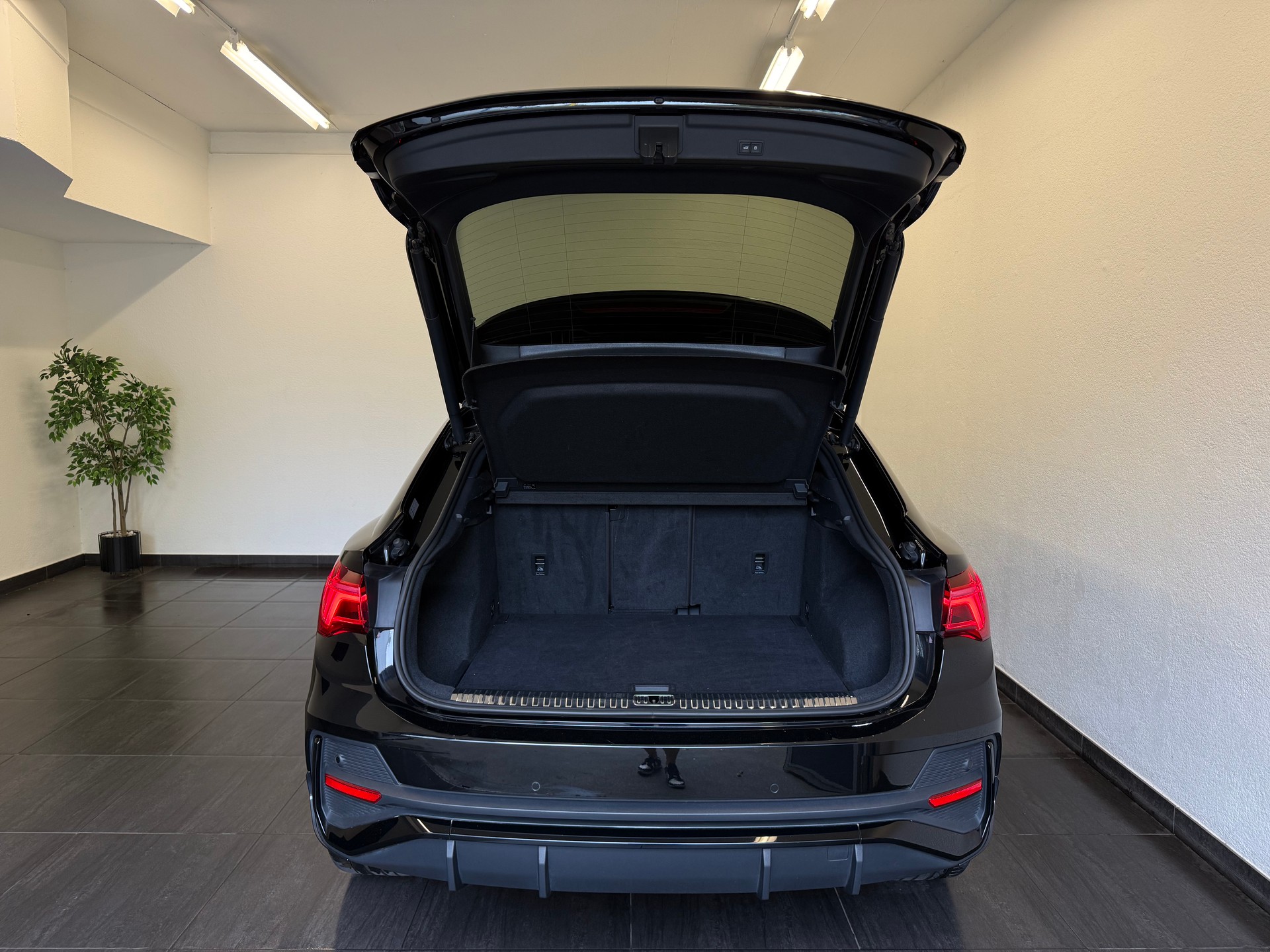 AUDI Q3 Sportback 45 TFSI S line quattro S-tronic-image-10