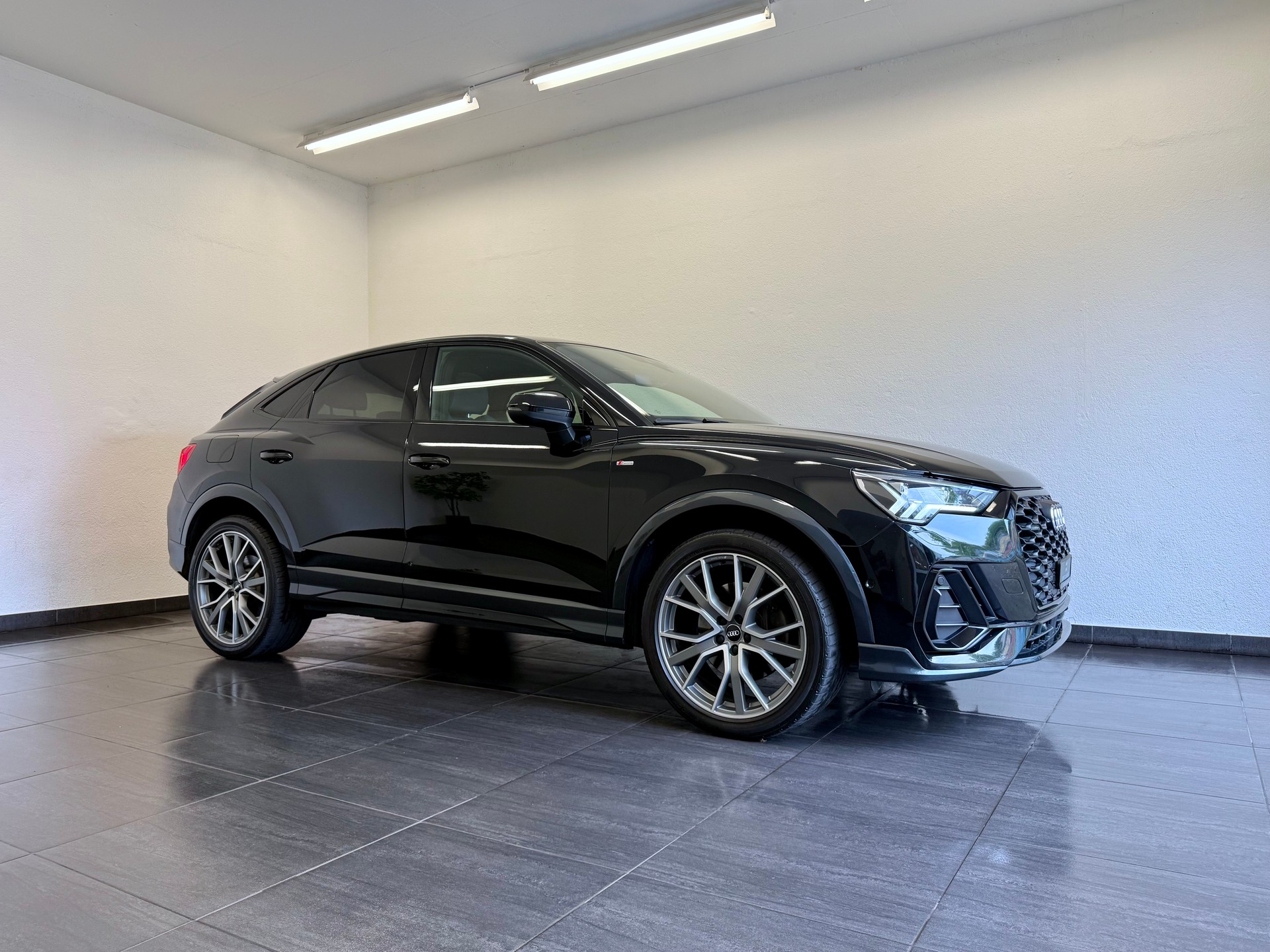 AUDI Q3 Sportback 45 TFSI S line quattro S-tronic-image-0