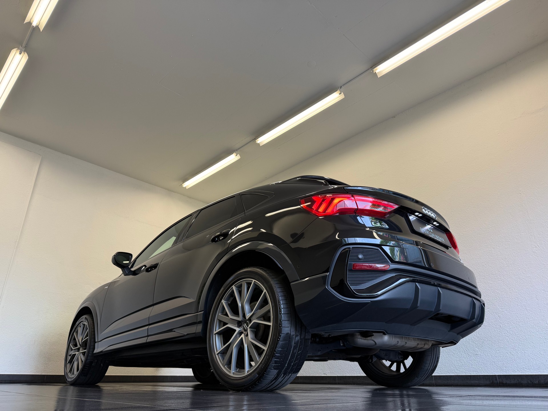 AUDI Q3 Sportback 45 TFSI S line quattro S-tronic-image-6