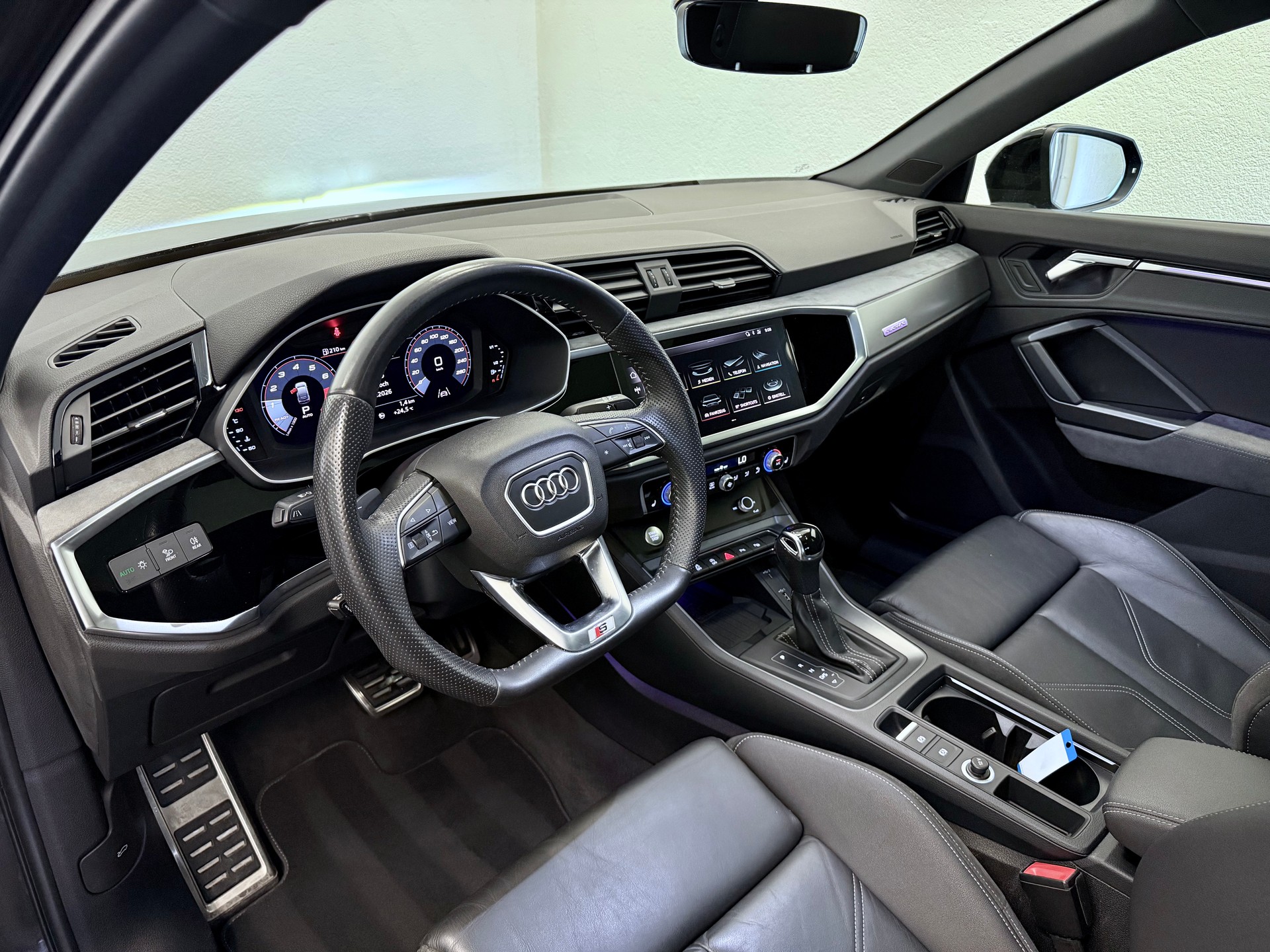 AUDI Q3 Sportback 45 TFSI S line quattro S-tronic-image-12