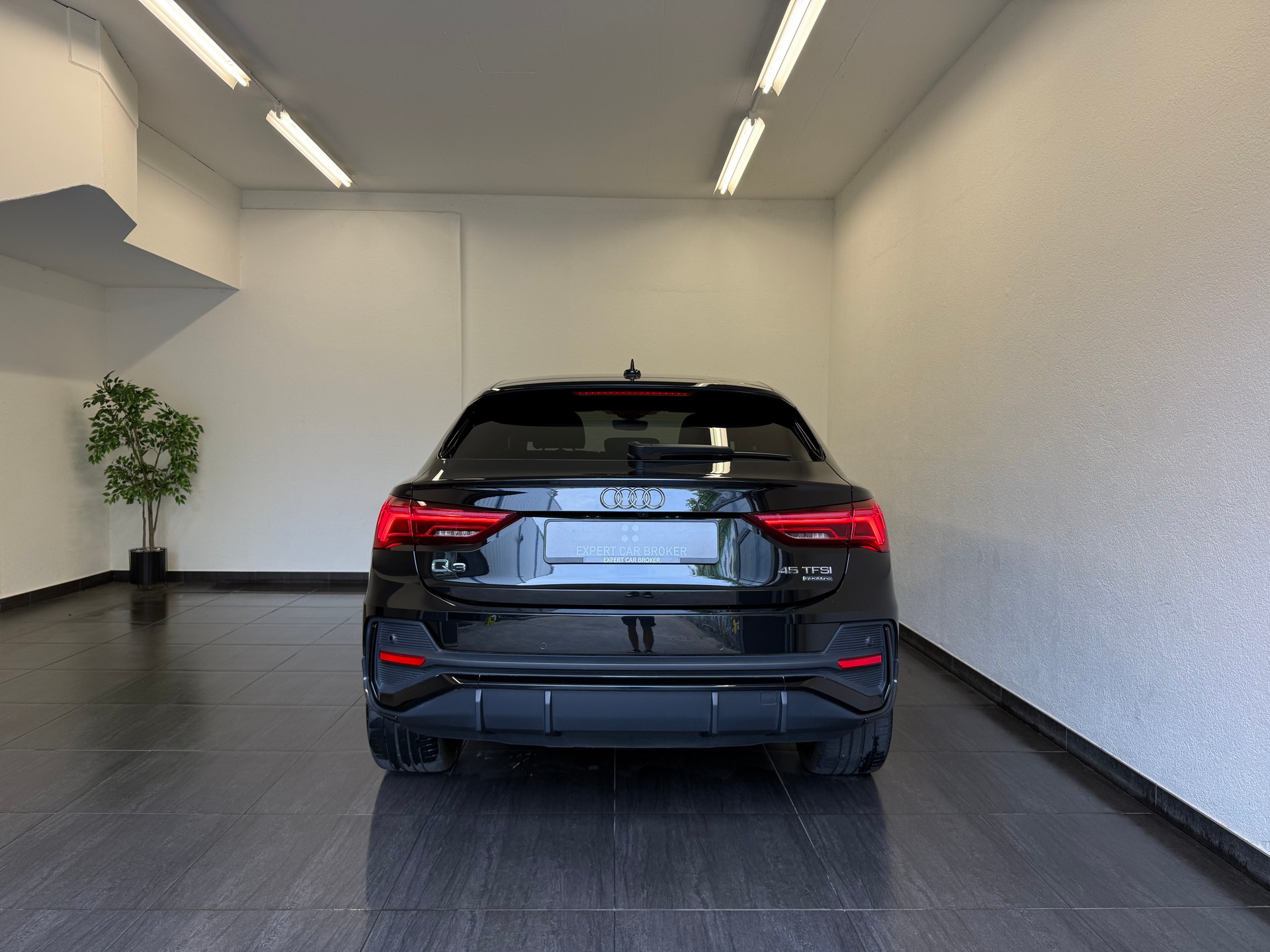 AUDI Q3 Sportback 45 TFSI S line quattro S-tronic-image-9