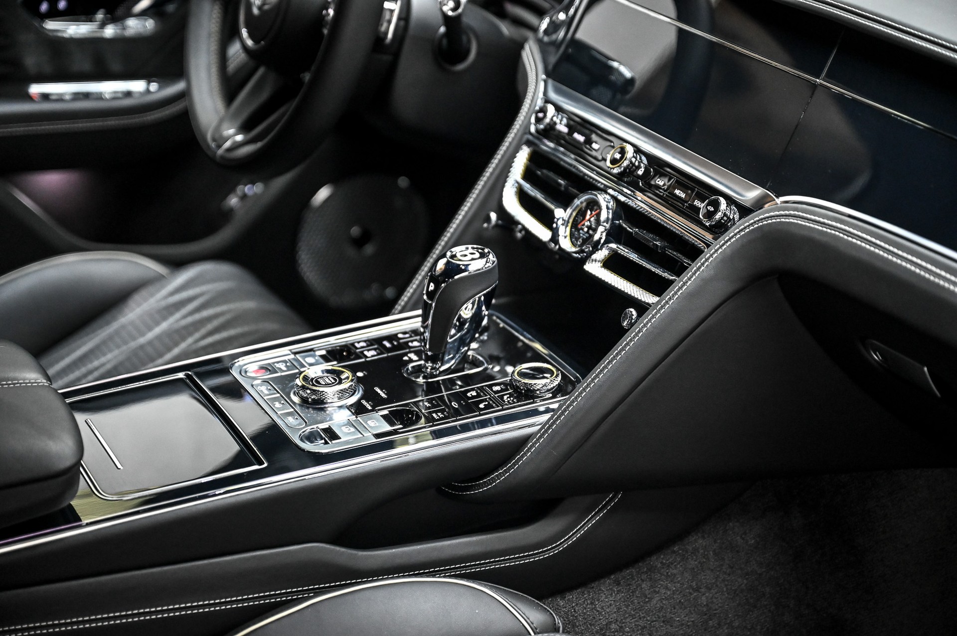 BENTLEY Flying Spur 4.0 V8 First Edition-image-22