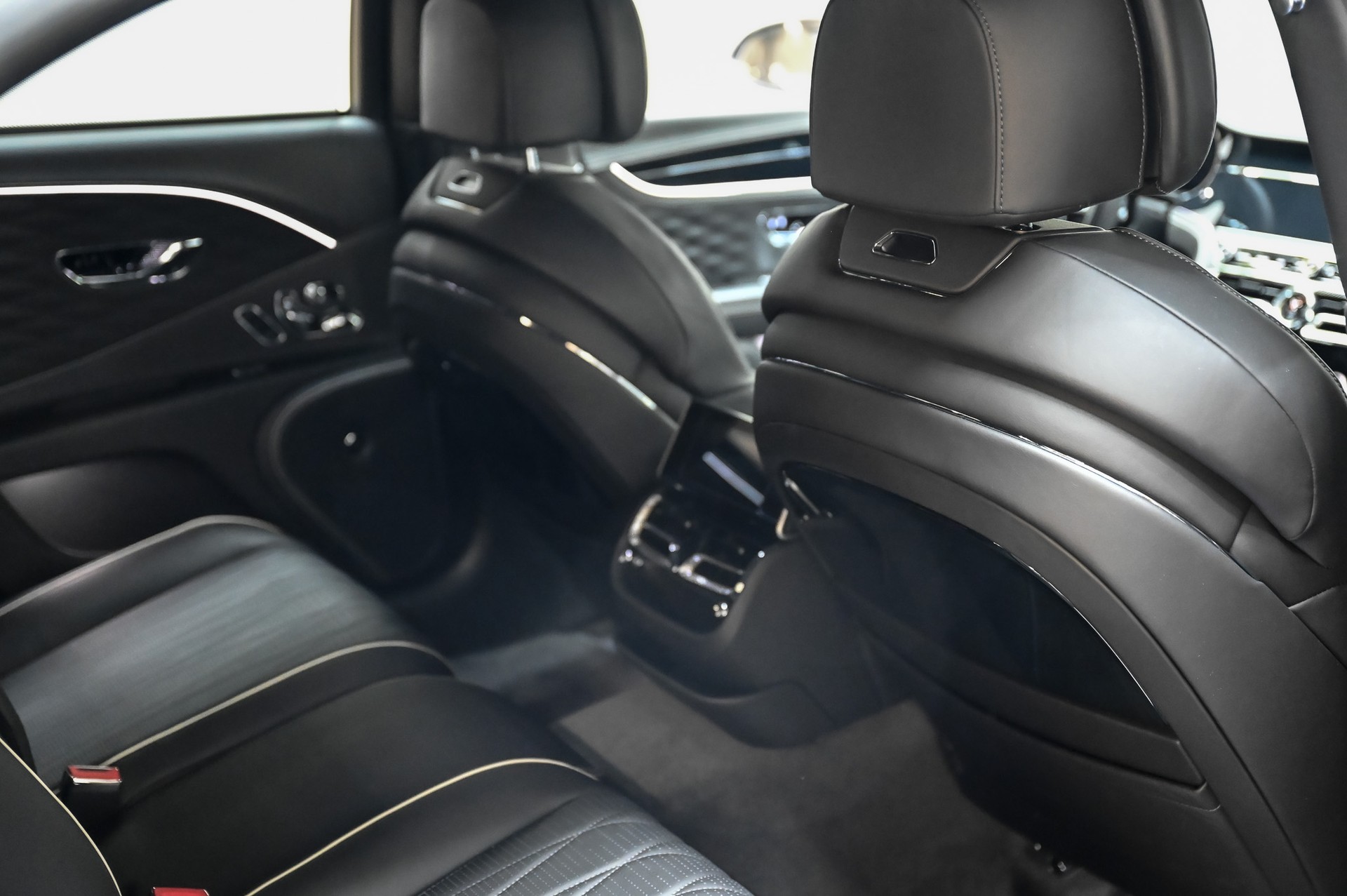 BENTLEY Flying Spur 4.0 V8 First Edition-image-28