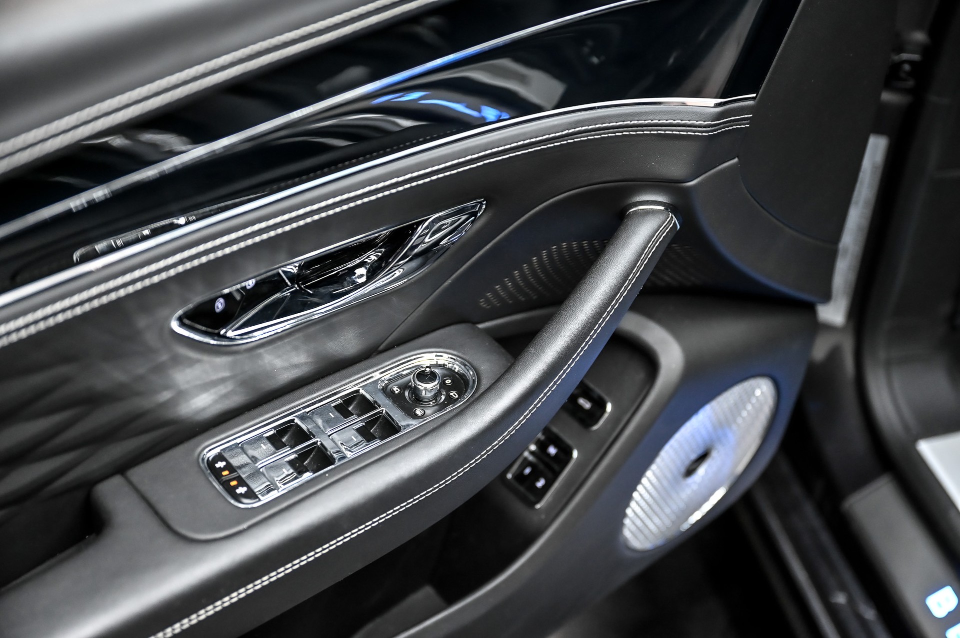 BENTLEY Flying Spur 4.0 V8 First Edition-image-30