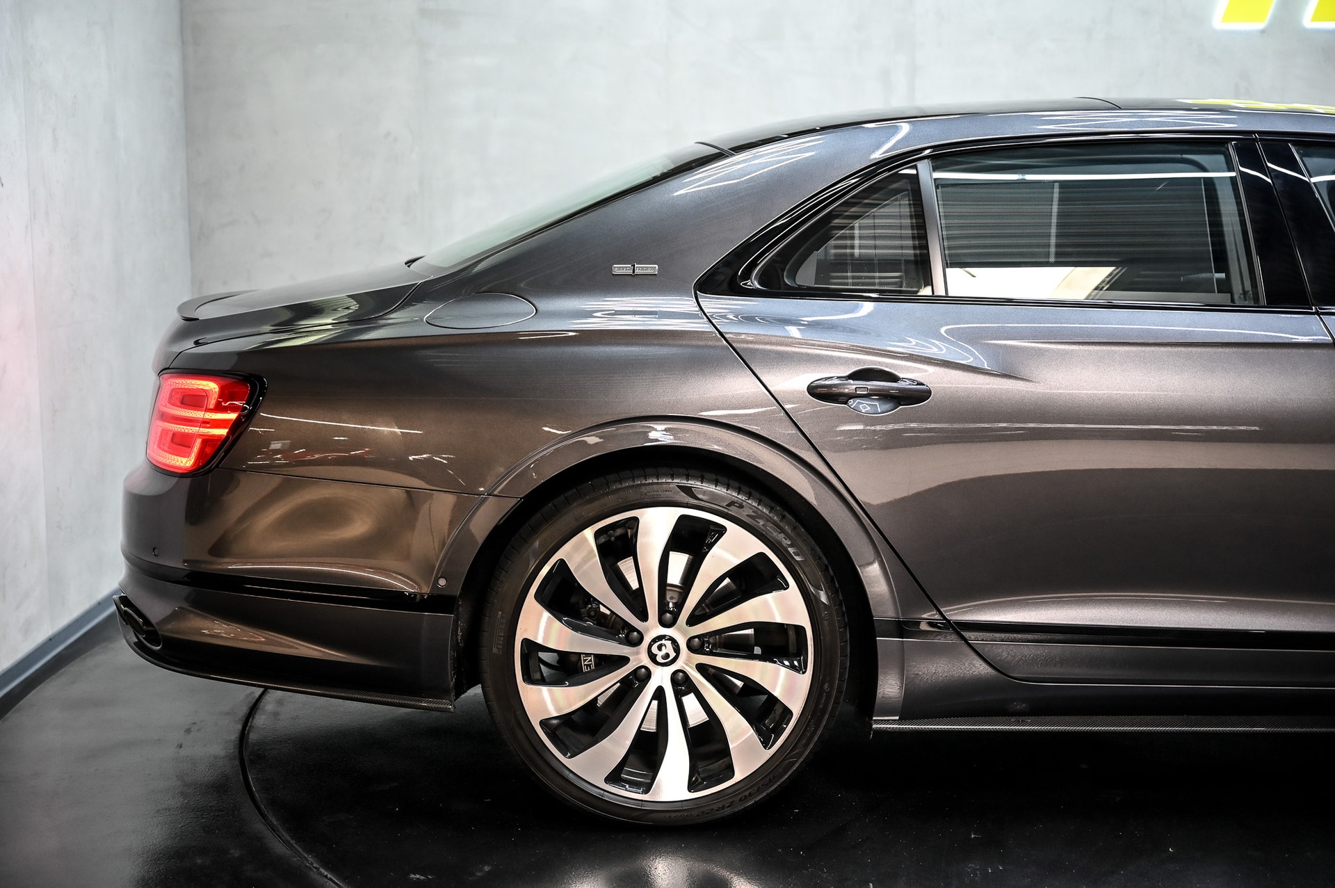 BENTLEY Flying Spur 4.0 V8 First Edition-image-13