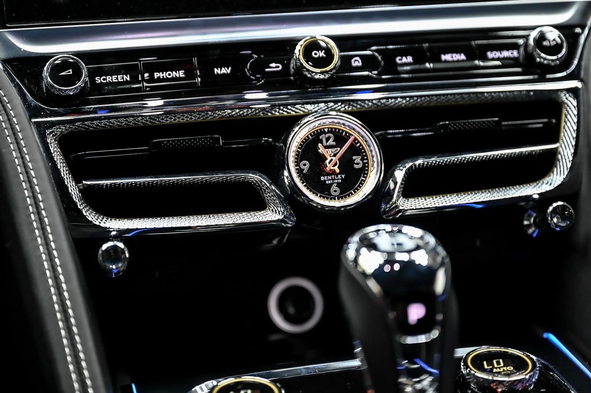 BENTLEY Flying Spur 4.0 V8 First Edition-image-37