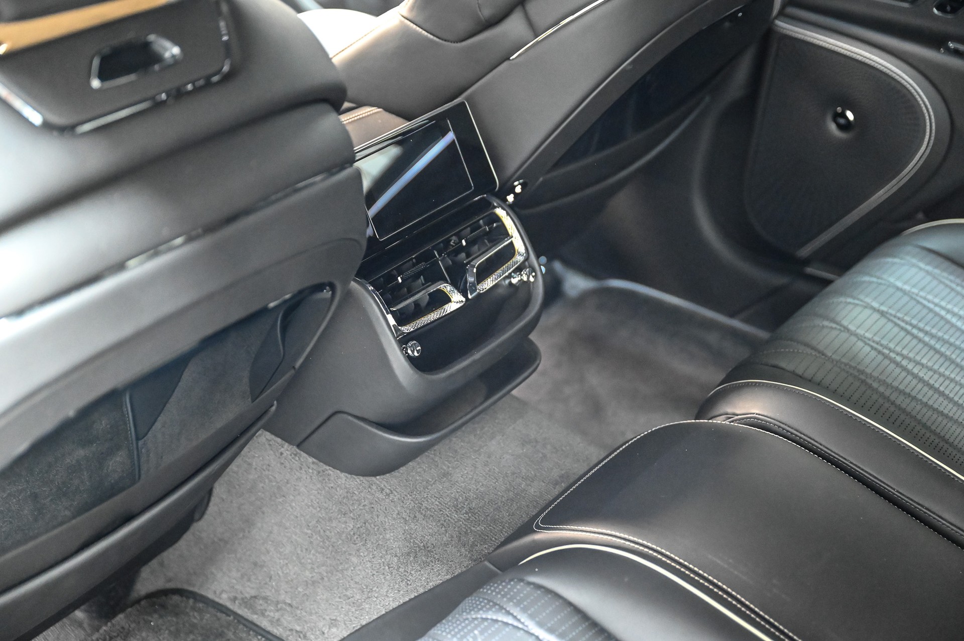 BENTLEY Flying Spur 4.0 V8 First Edition-image-31