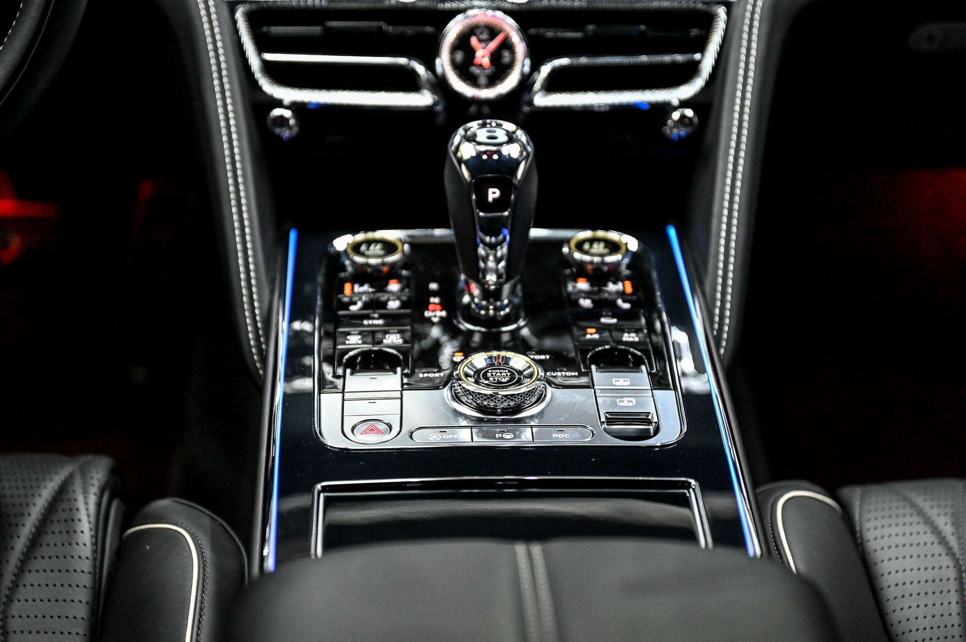 BENTLEY Flying Spur 4.0 V8 First Edition-image-36