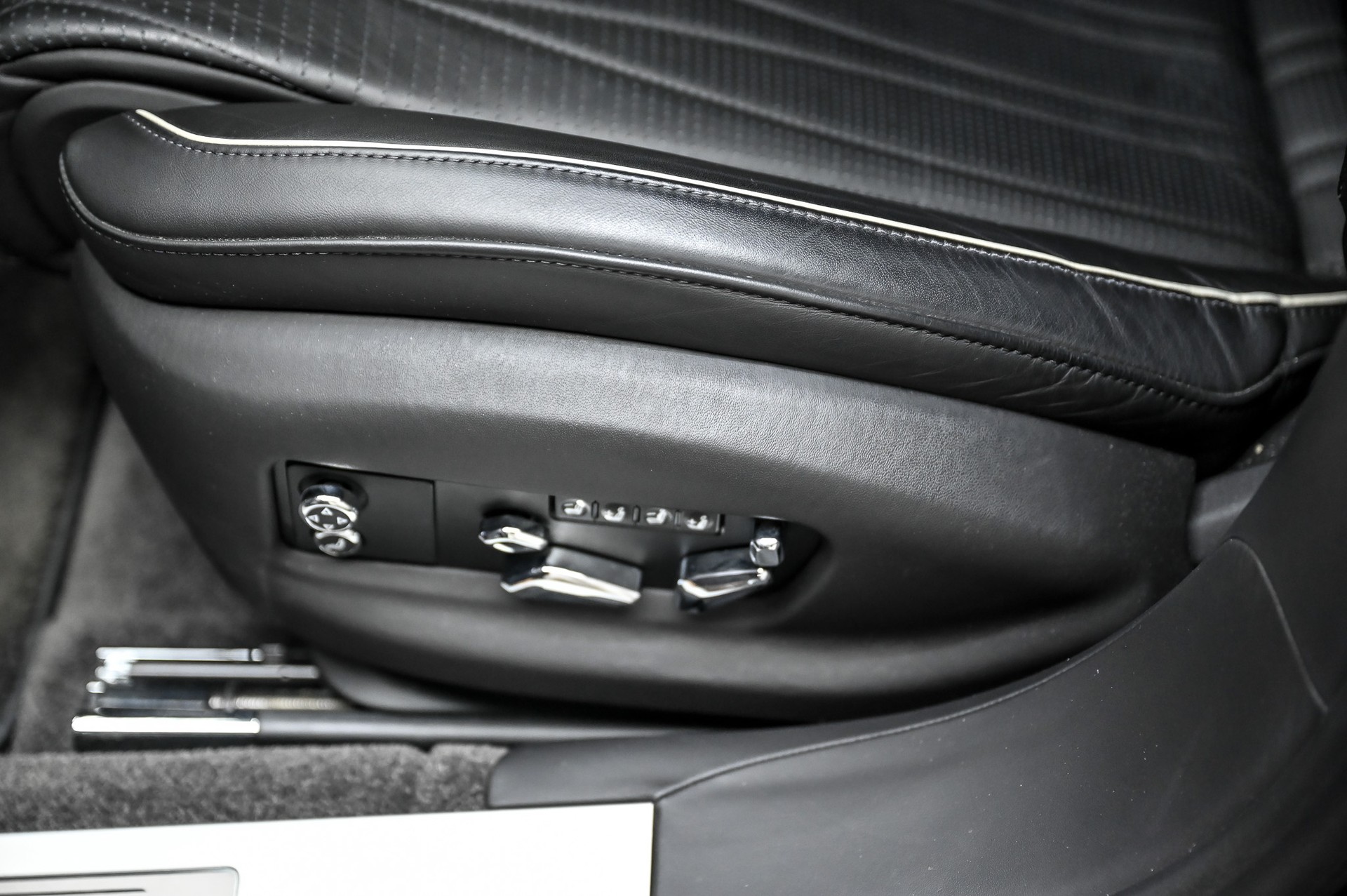 BENTLEY Flying Spur 4.0 V8 First Edition-image-32