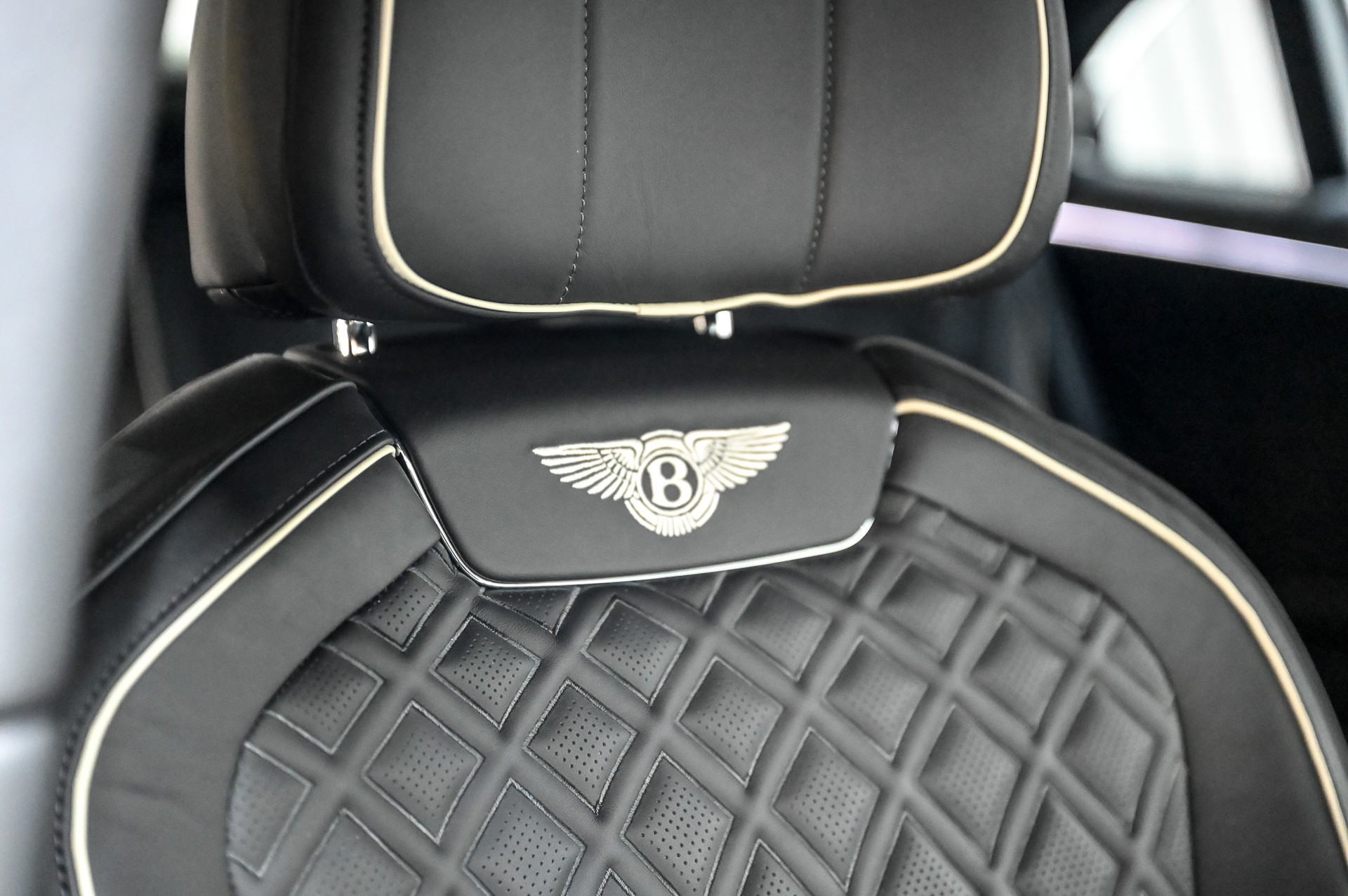 BENTLEY Flying Spur 4.0 V8 First Edition-image-26
