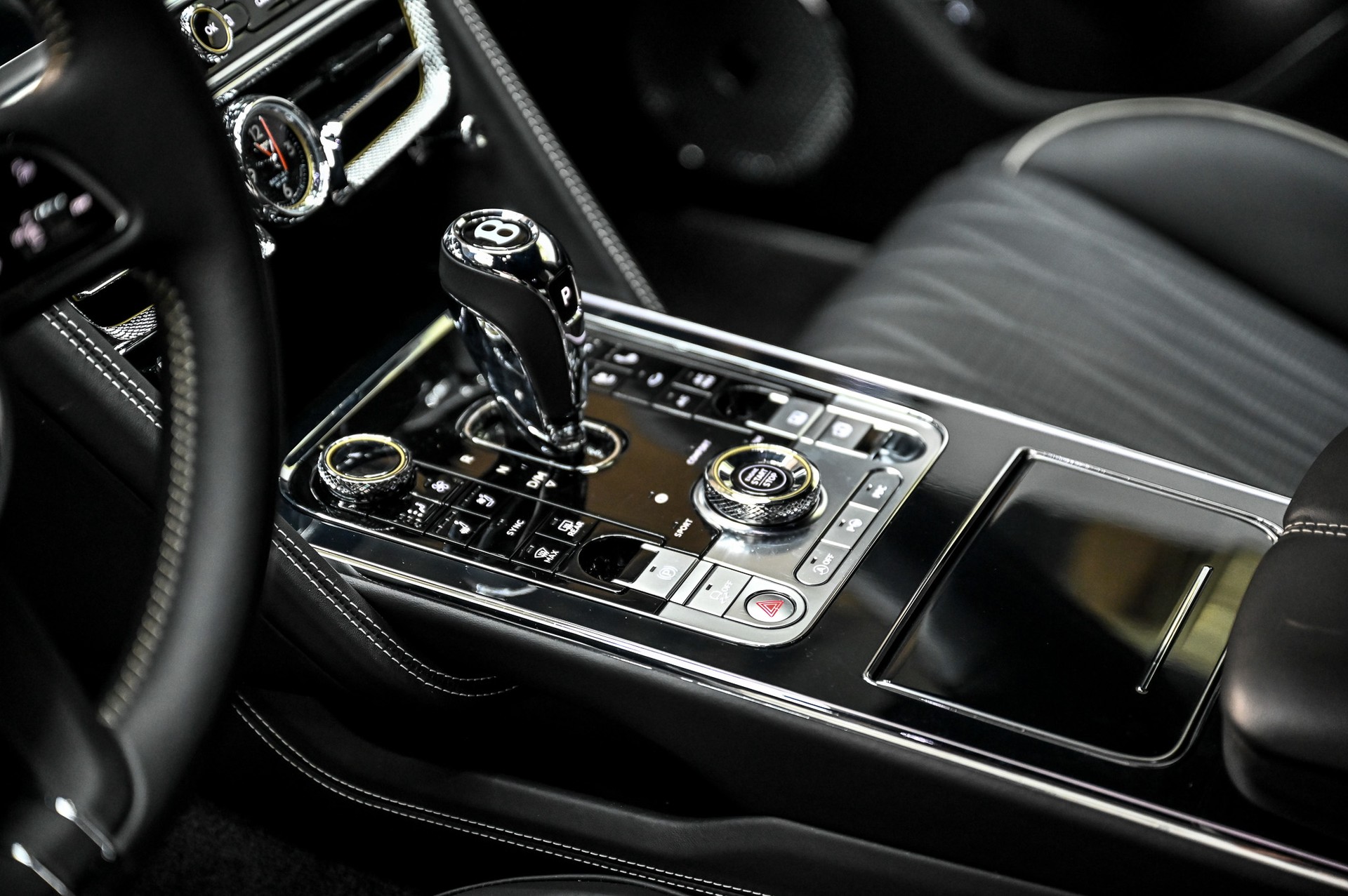 BENTLEY Flying Spur 4.0 V8 First Edition-image-23