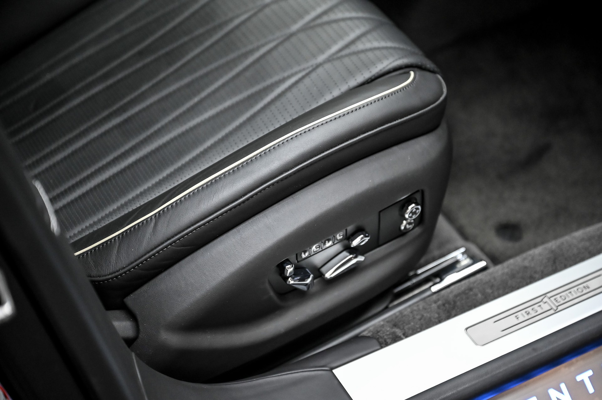 BENTLEY Flying Spur 4.0 V8 First Edition-image-29