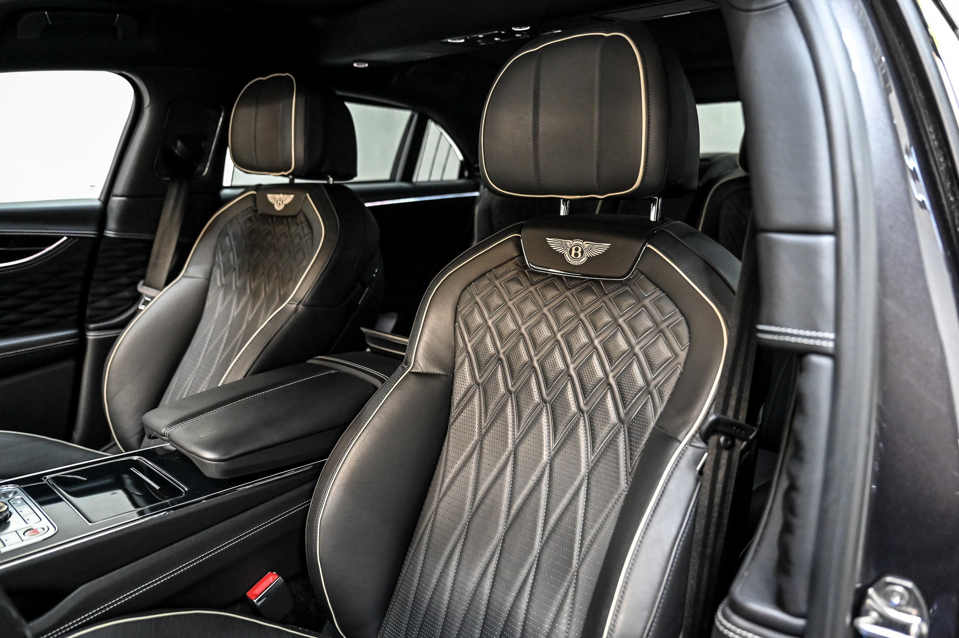 BENTLEY Flying Spur 4.0 V8 First Edition-image-24
