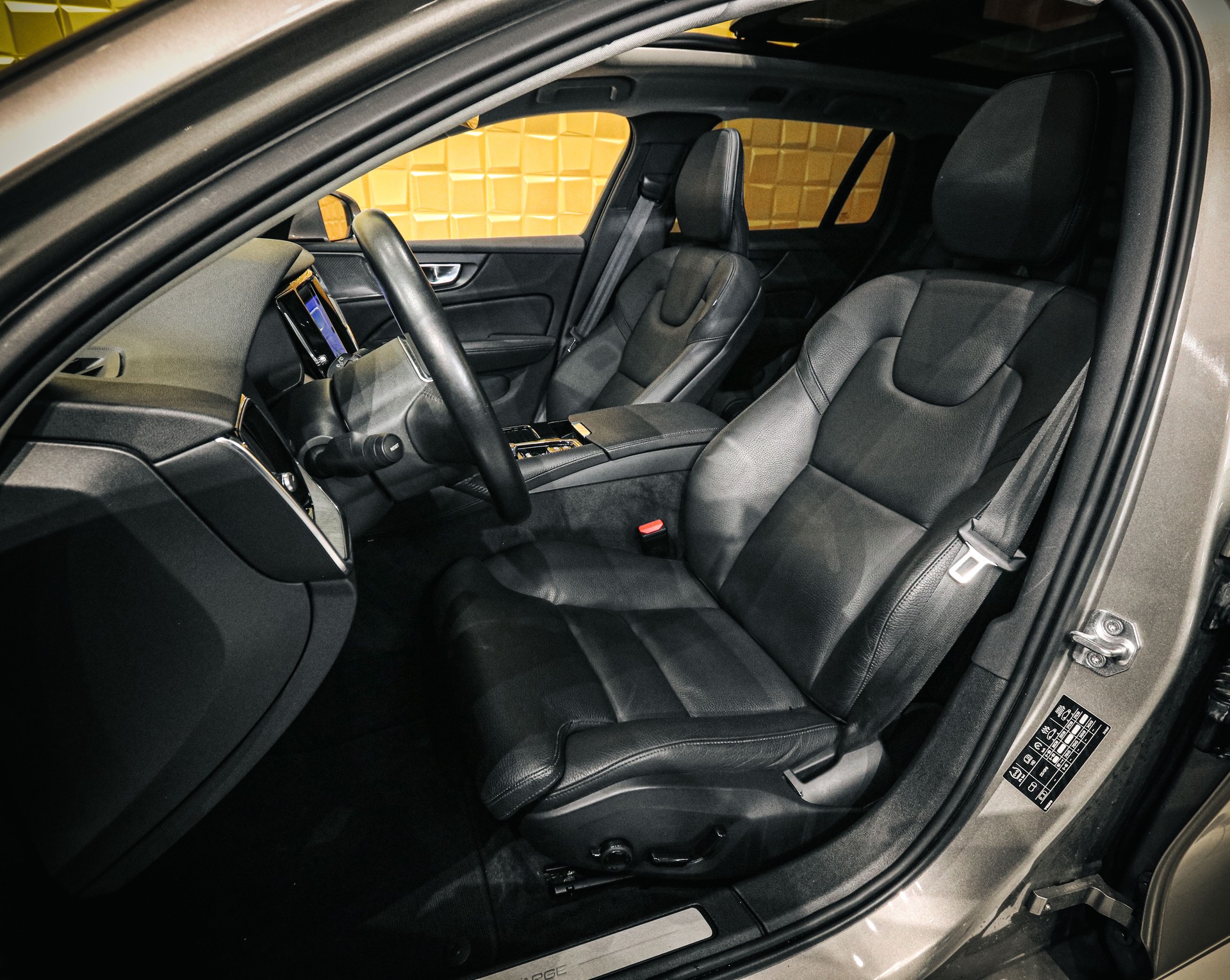 VOLVO V60 T6 eAWD Twin Engine Inscription Geartronic-image-9