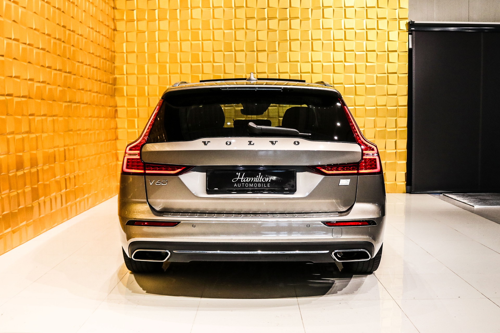VOLVO V60 T6 eAWD Twin Engine Inscription Geartronic-image-5