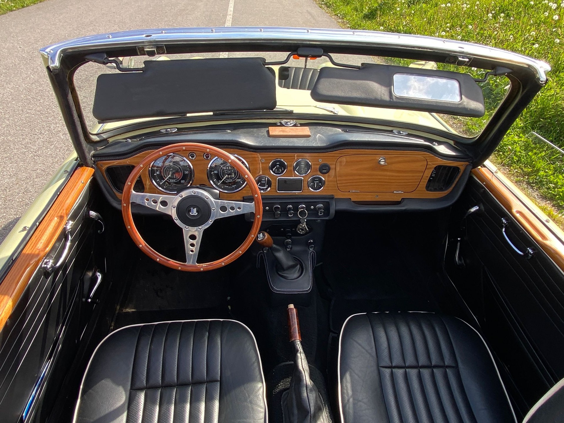 TRIUMPH TR4A-image-2