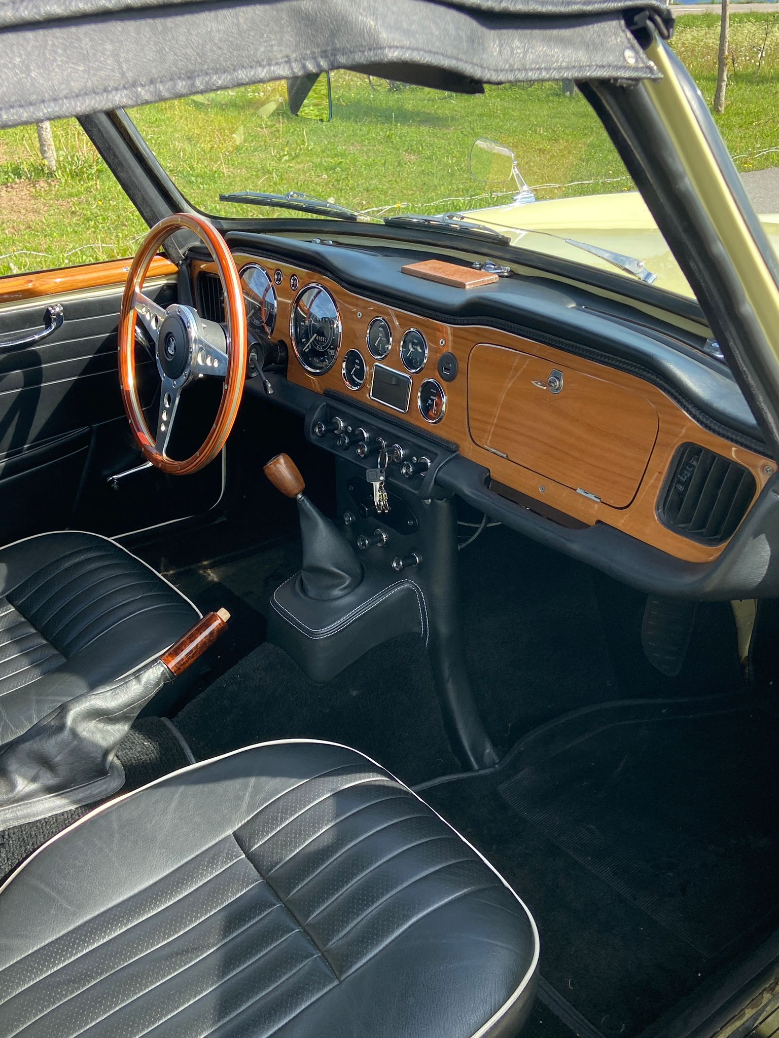 TRIUMPH TR4A-image-4