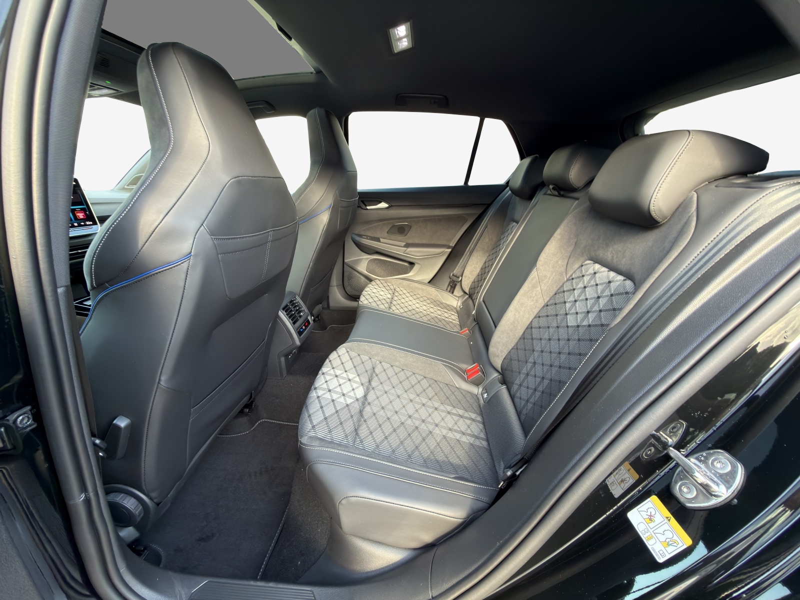 VW Golf 2.0 TSI R-Line DSG 4 Motion-image-11