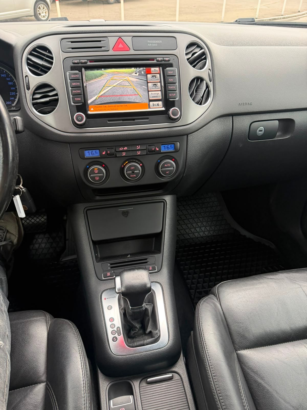 VW Tiguan 2.0 TSI Sport&Style-image-9